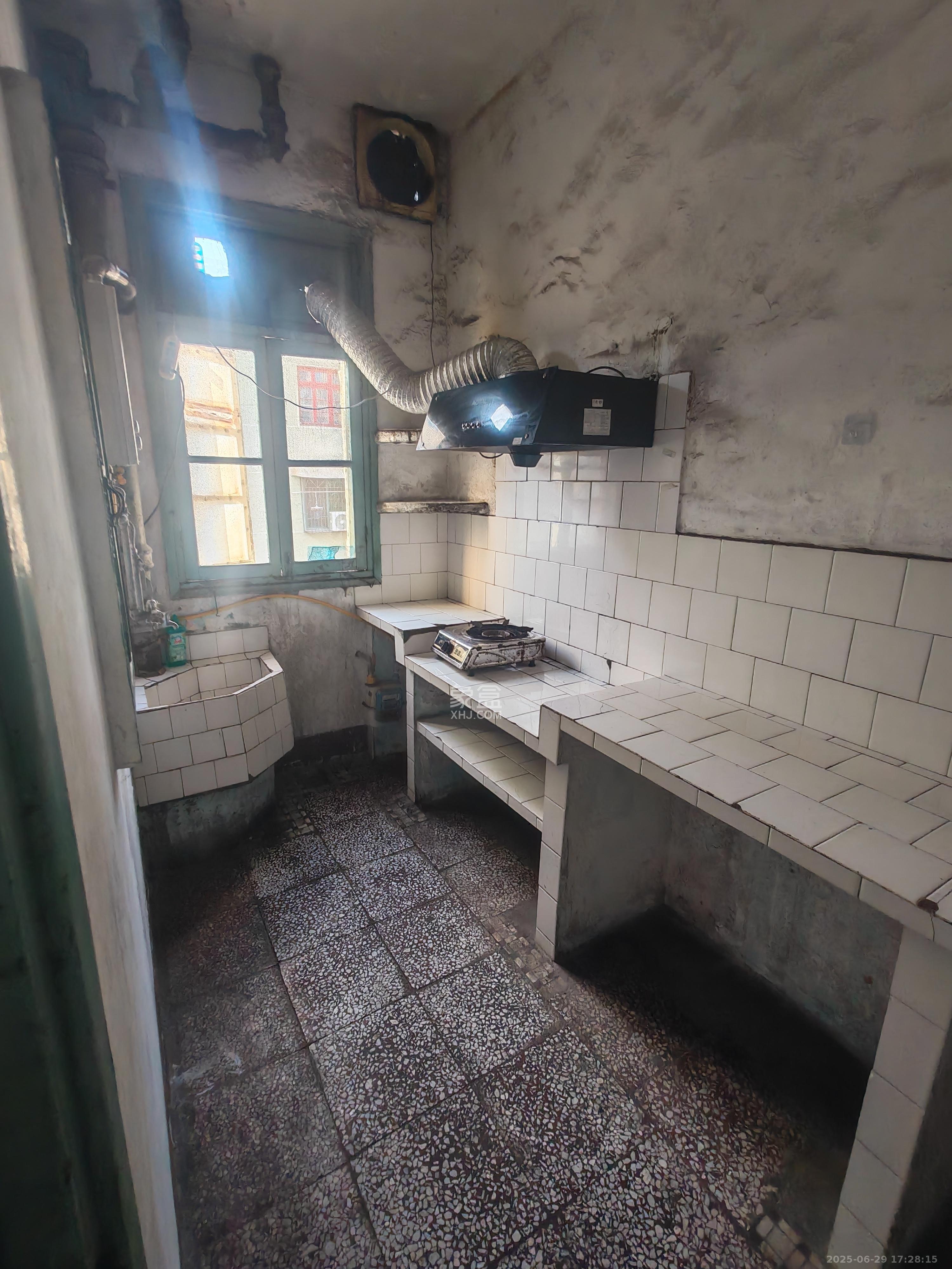 燕兴宿舍 1室1厅1卫 1300.0元/月 燕兴宿舍 1室1厅1卫 1300.0元/月室内图