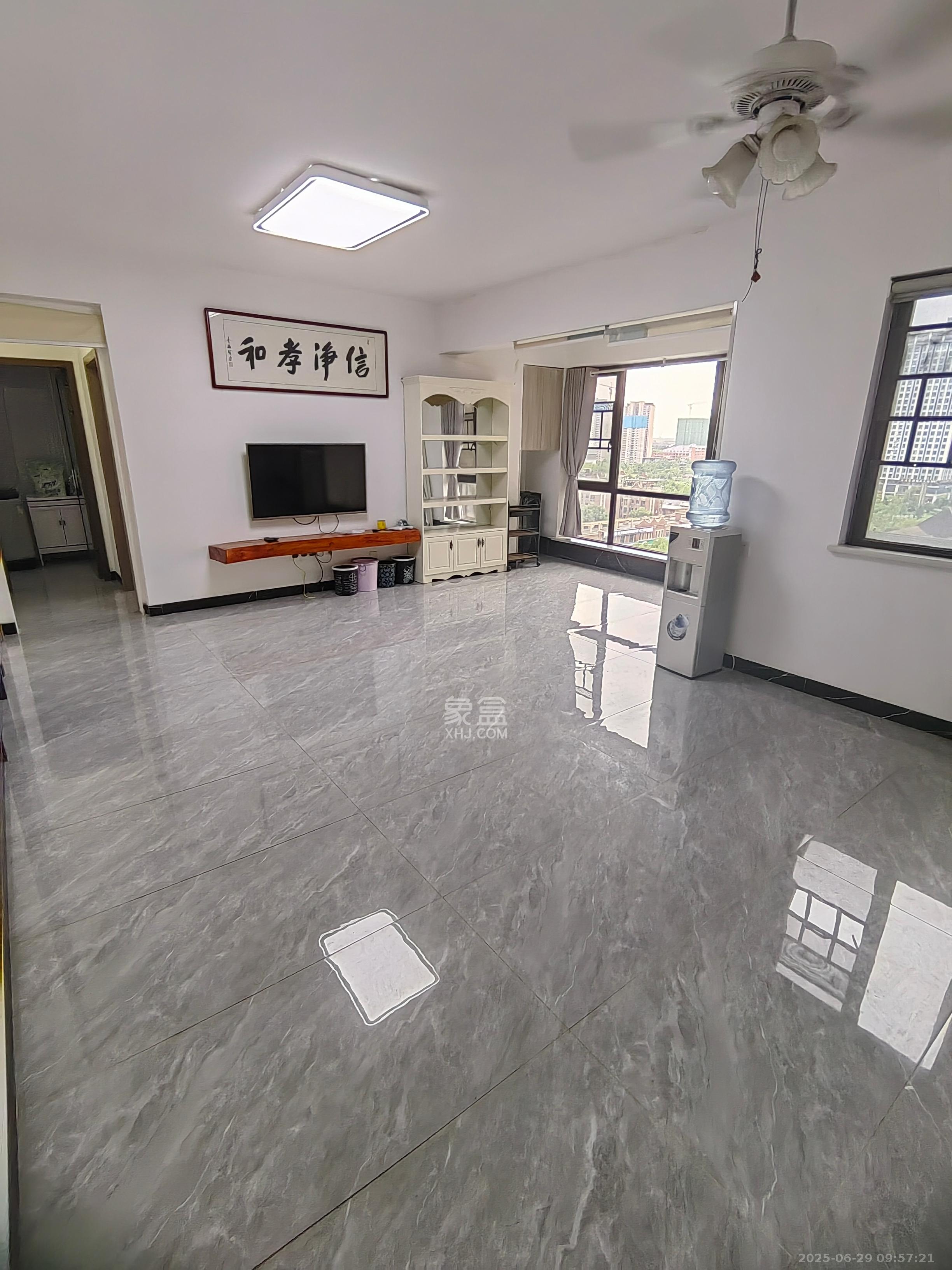 星湖湾二期高层  3室2厅2卫   2500.00元/月