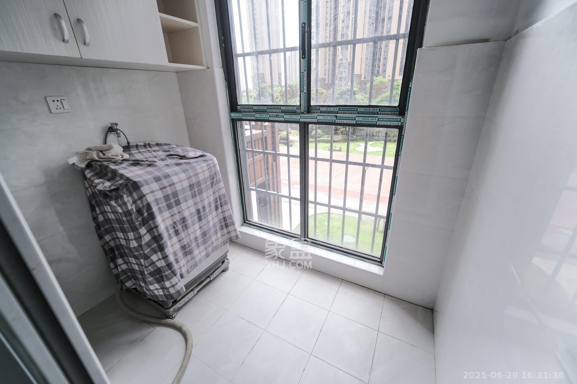 荣盛花语城  3室2厅1卫    52.0万 荣盛花语城  3室2厅1卫    52.0万阳台