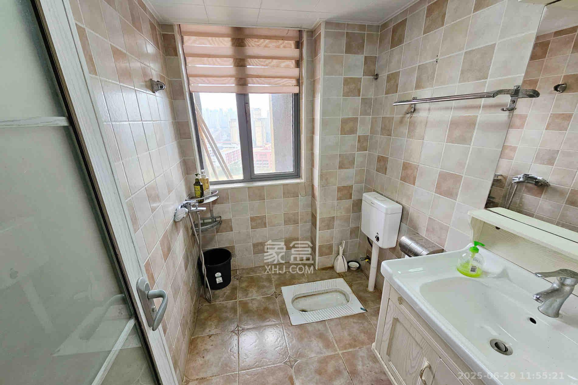 嘉宇盛世华章 3室2厅1卫 2600.0元/月 嘉宇盛世华章 3室2厅1卫 2600.0元/月室内图