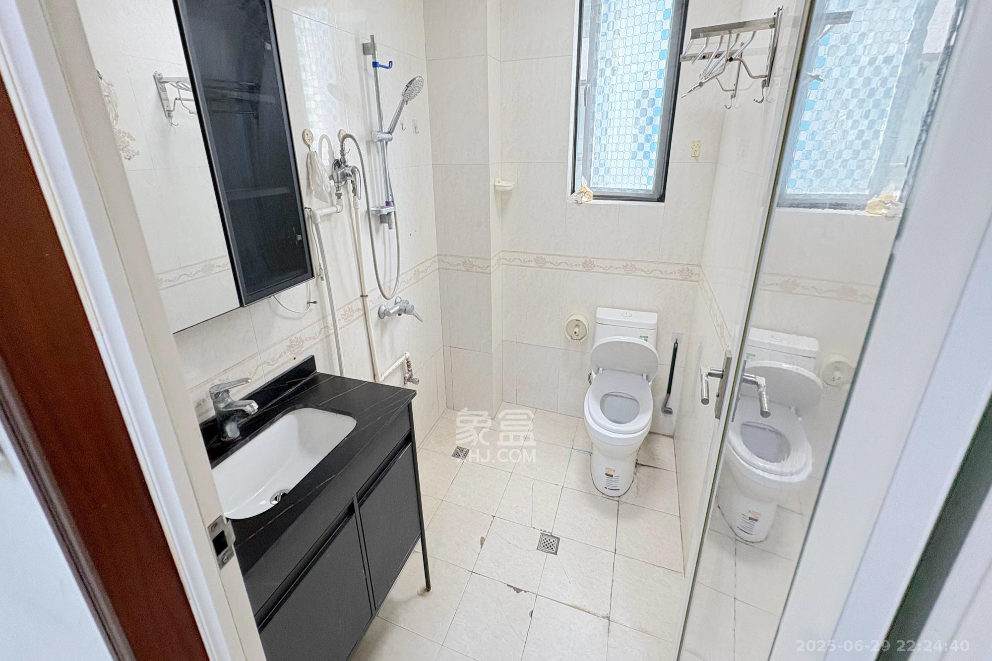 湘域中央  2室2厅1卫    113.0万卫生间