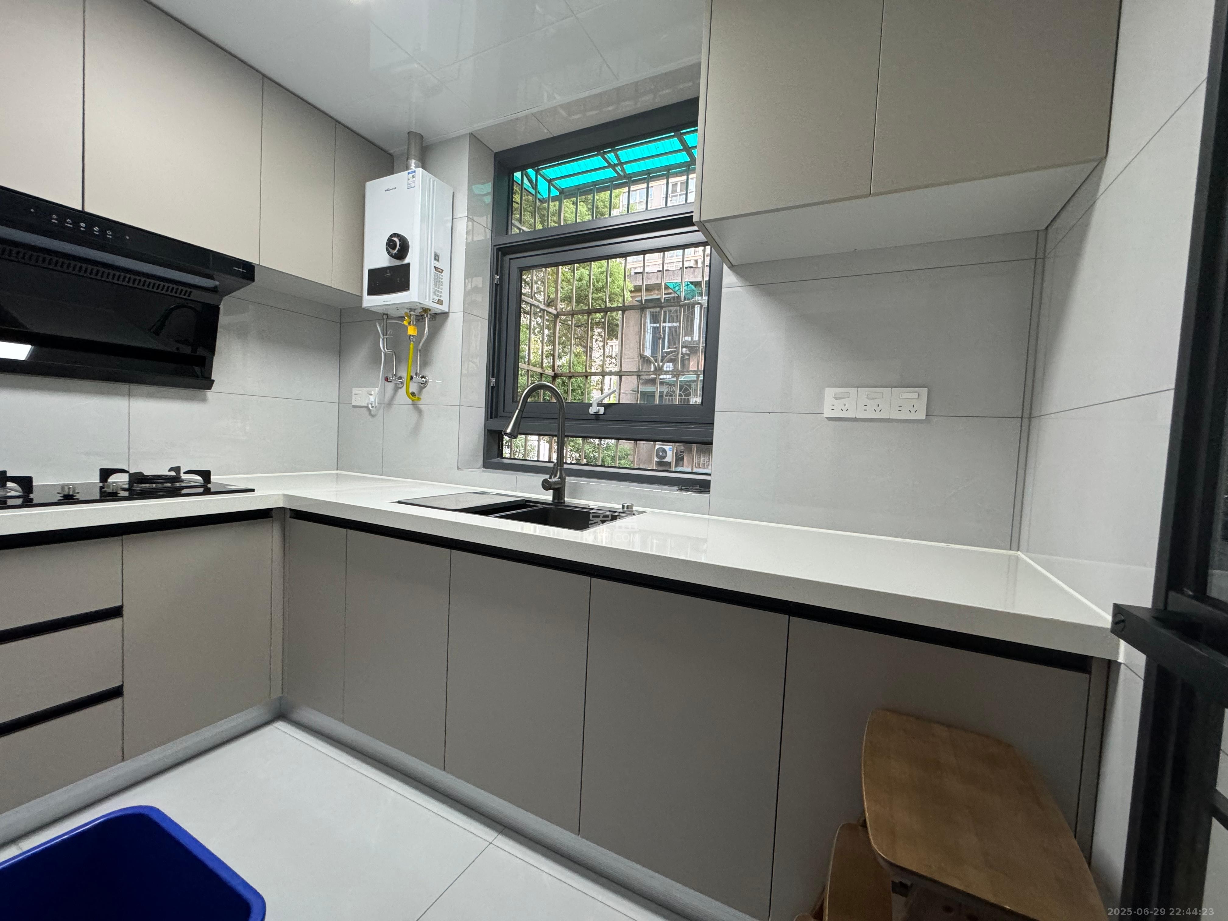 红旗区四片  3室2厅1卫    2500.0元/月室内图