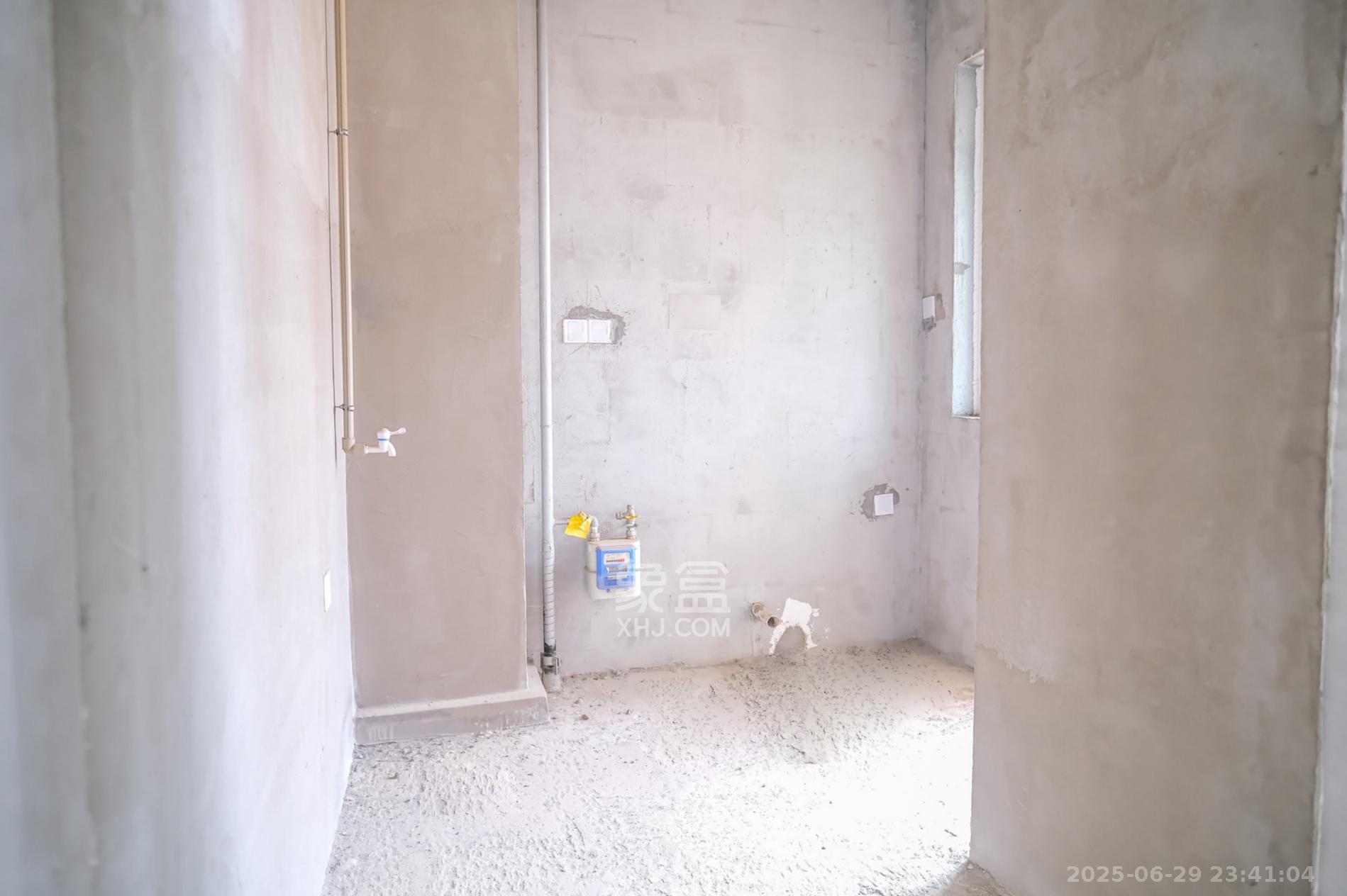 保利香槟国际  3室2厅1卫    70.0万 保利香槟国际  3室2厅1卫    70.0万厨房