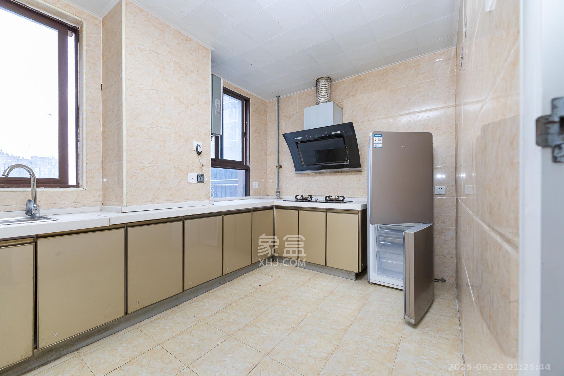 星月绿洲 4室2厅2卫 87.0万 星月绿洲 4室2厅2卫 87.0万厨房