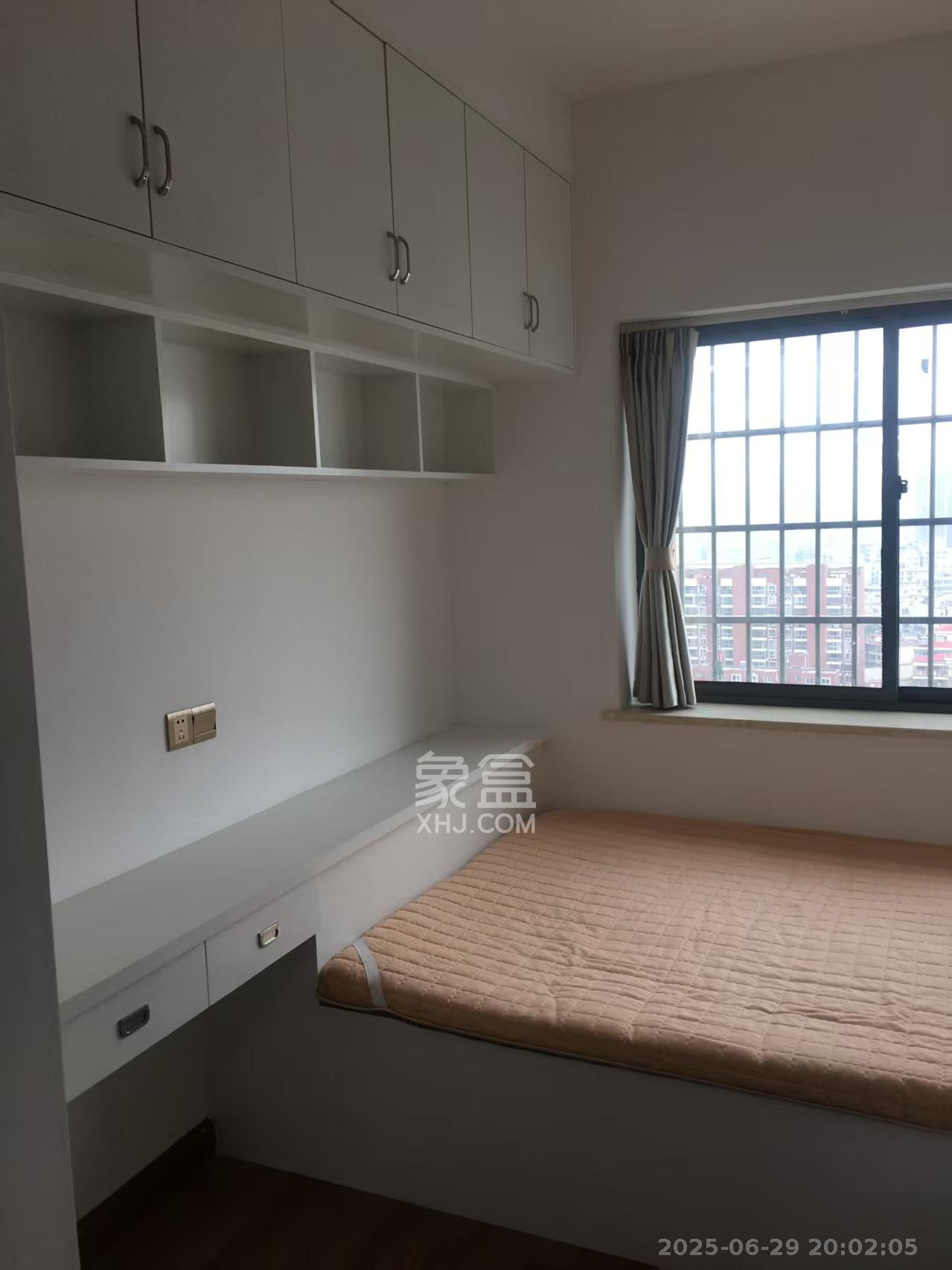 和隆花半里  1室1厅1卫    1600.0元/月 和隆花半里  1室1厅1卫    1600.0元/月室内图