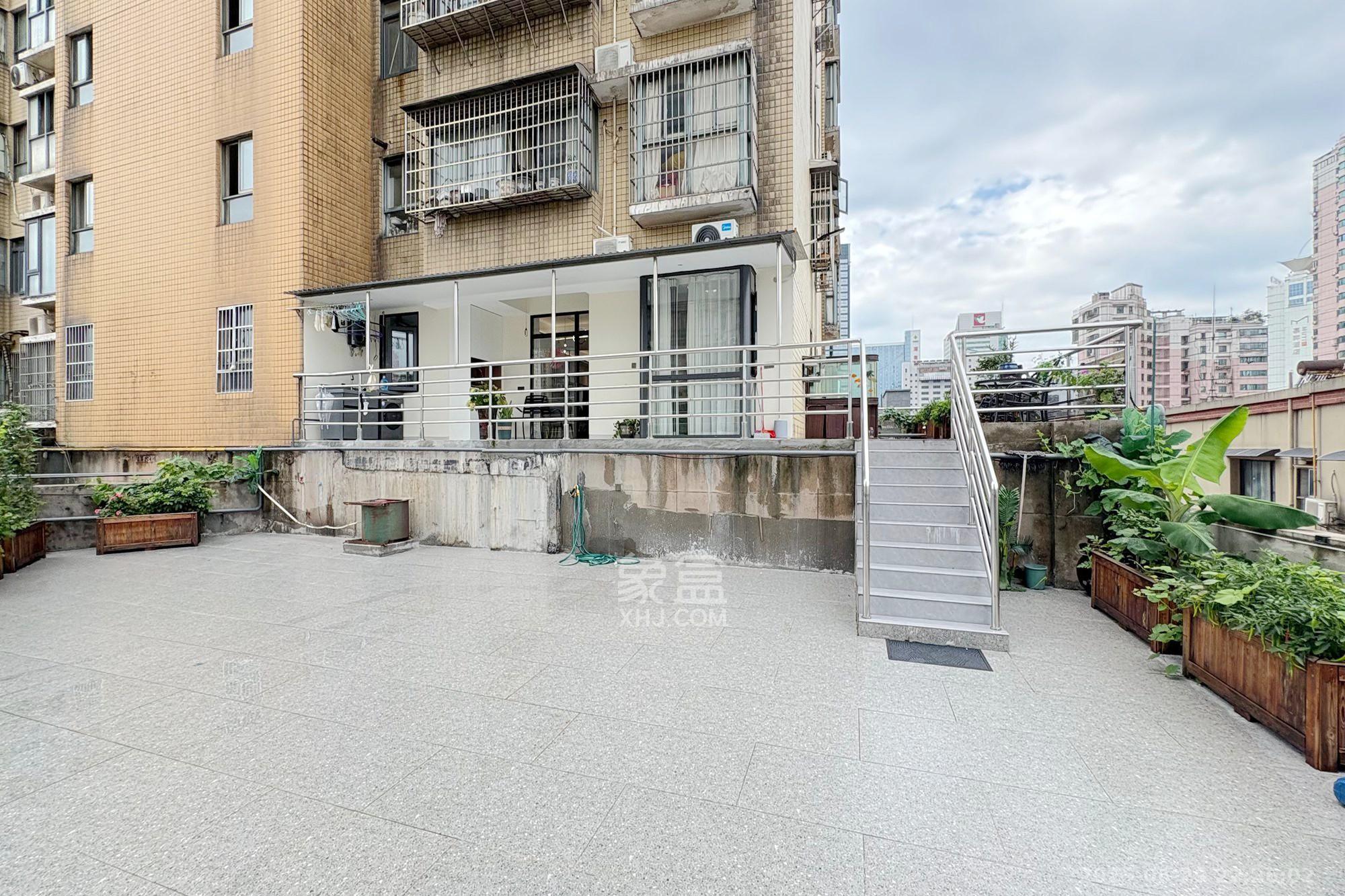 三角花园星城  3室2厅2卫    238.0万阳台