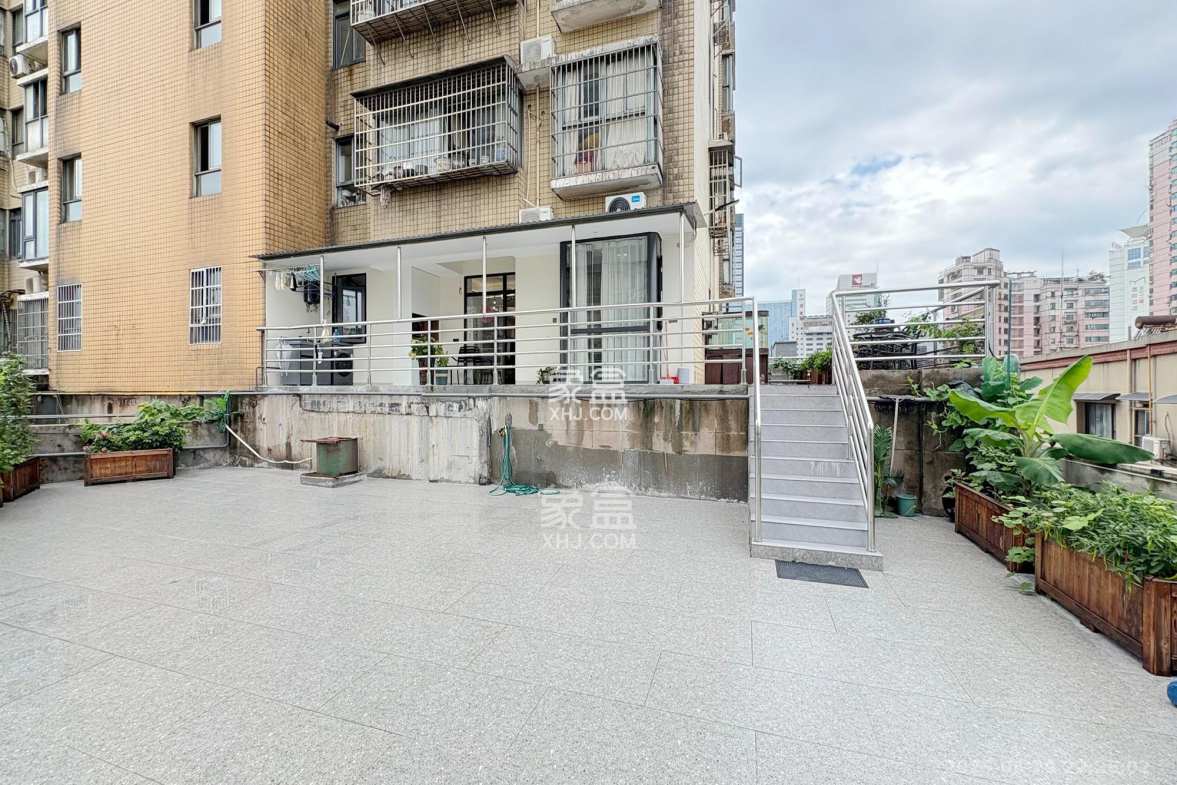 三角花园星城 3室2厅2卫 238.0万 三角花园星城 3室2厅2卫 238.0万阳台