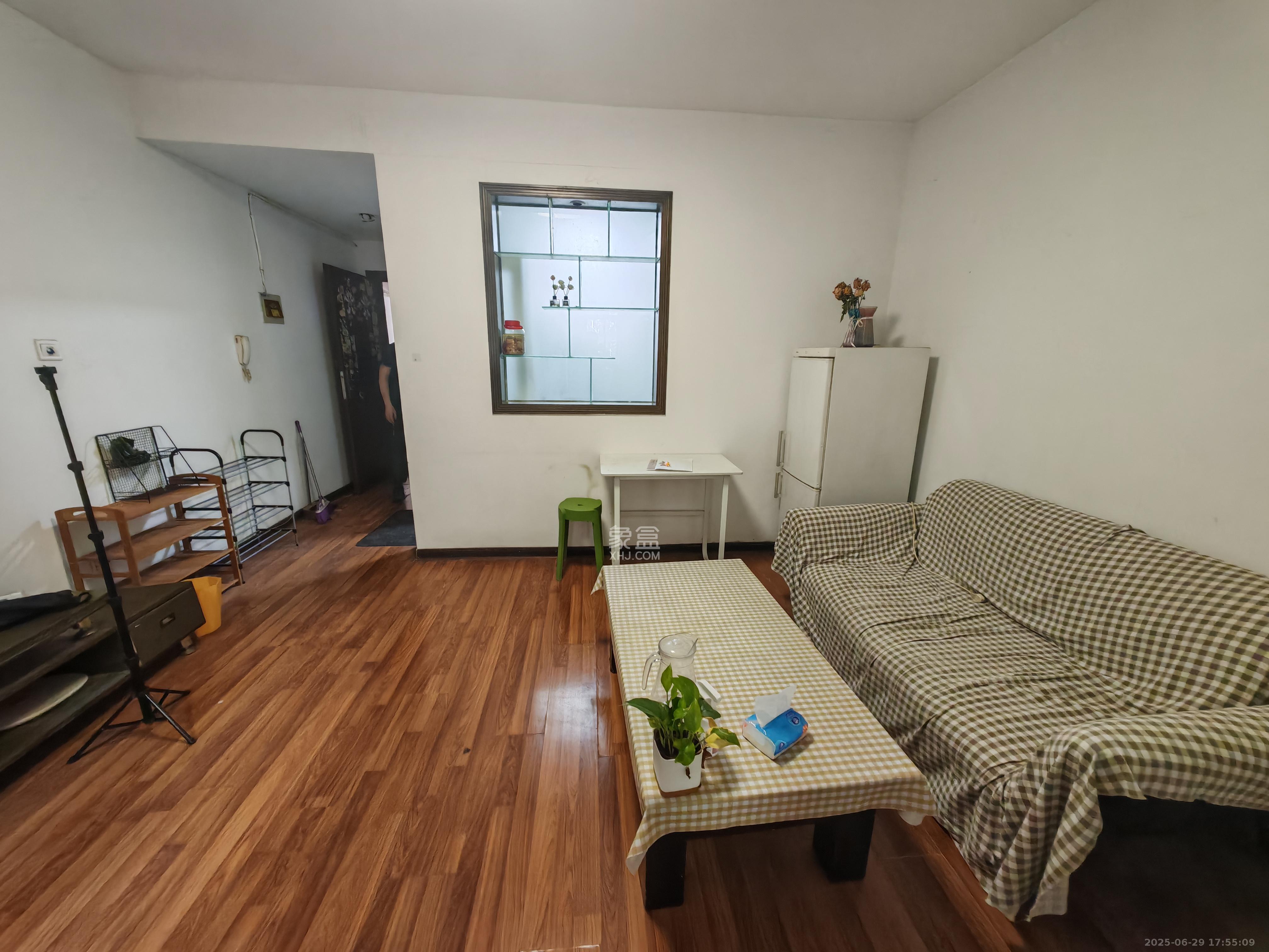三和家园  1室1厅1卫   1300.00元/月室内图