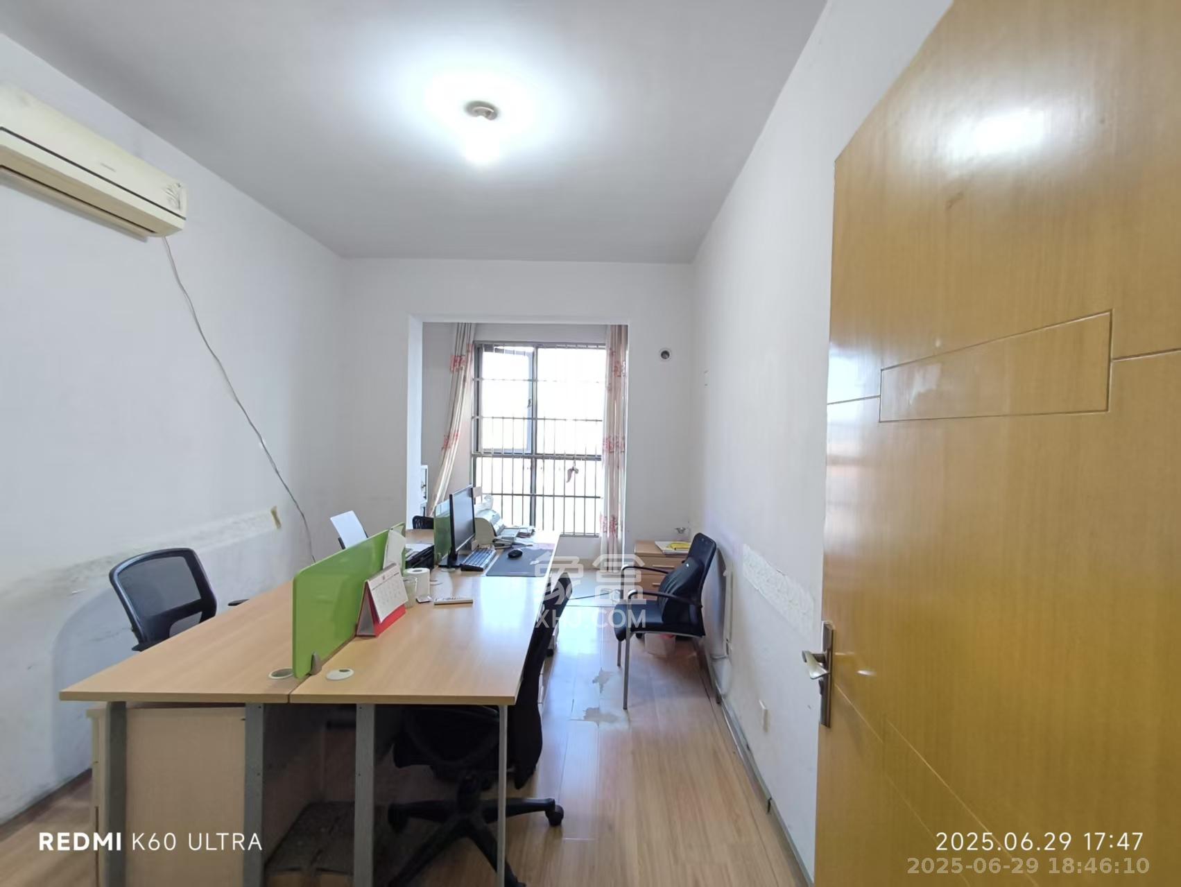 公园9号 3室2厅2卫 4000.0元/月 公园9号 3室2厅2卫 4000.0元/月室内图