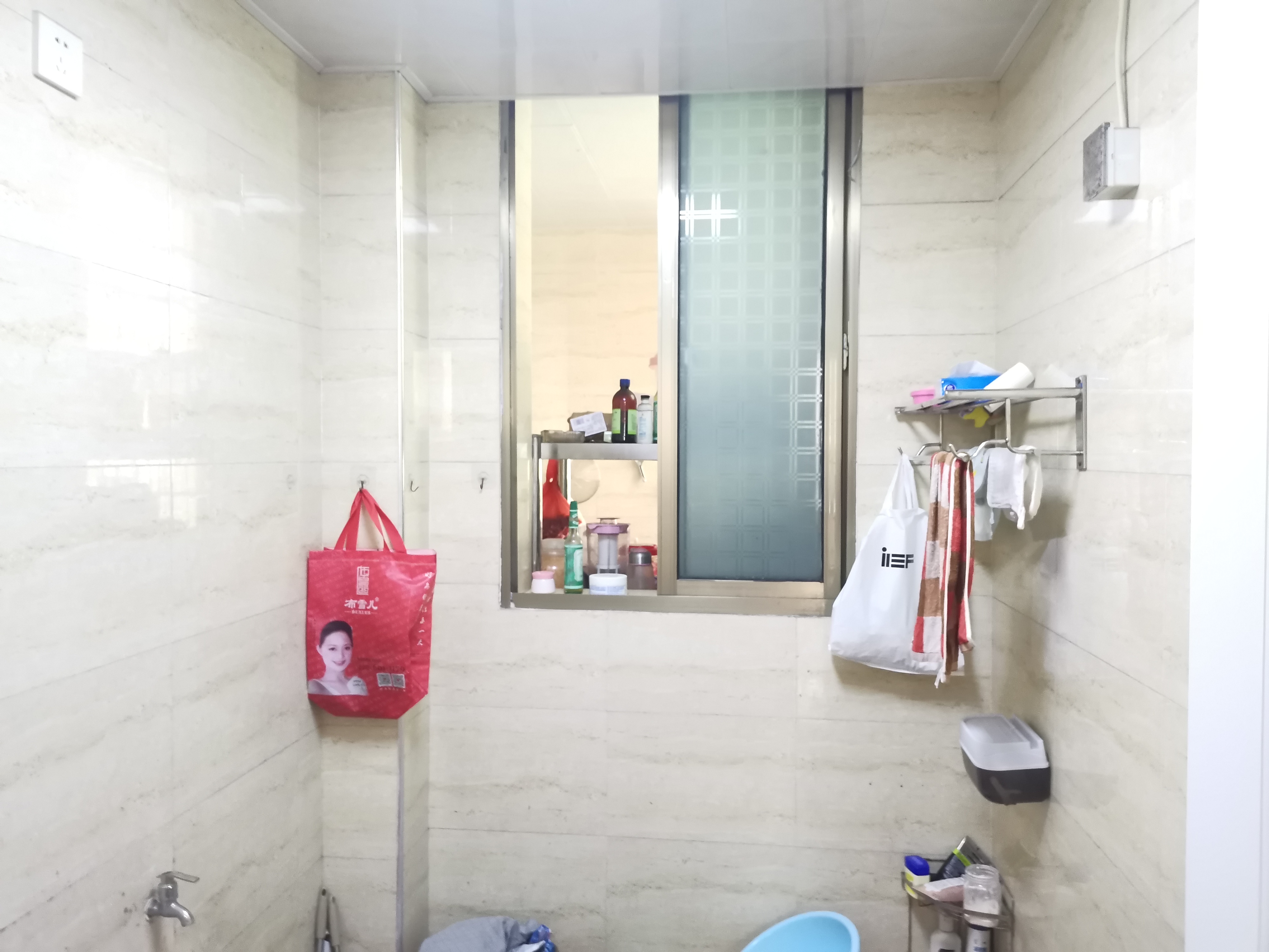 市人大政协机关大院住宅区（老市委）  3室2厅1卫    2000.0元/月