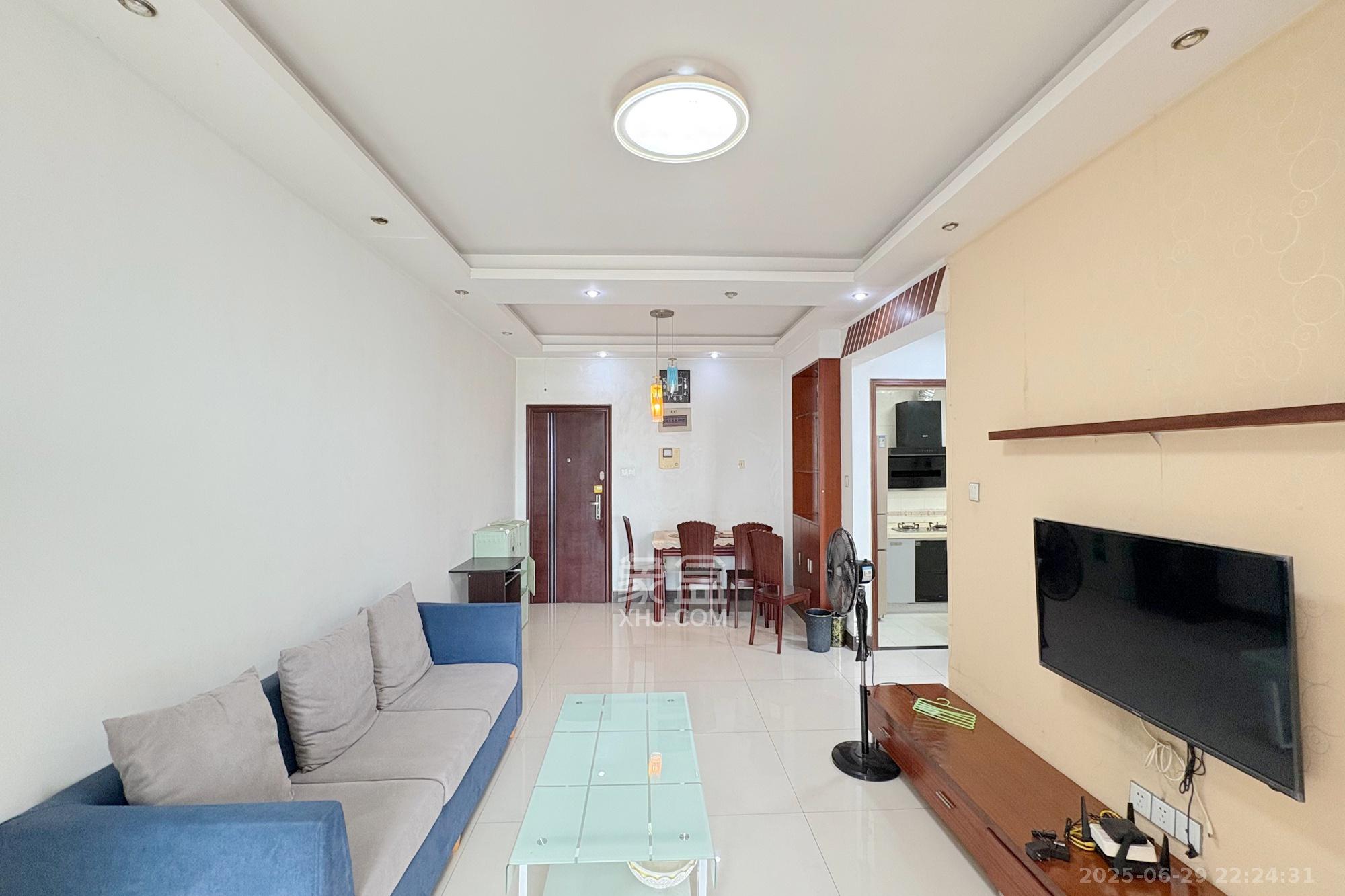 湘域中央  2室2厅1卫    113.0万客厅