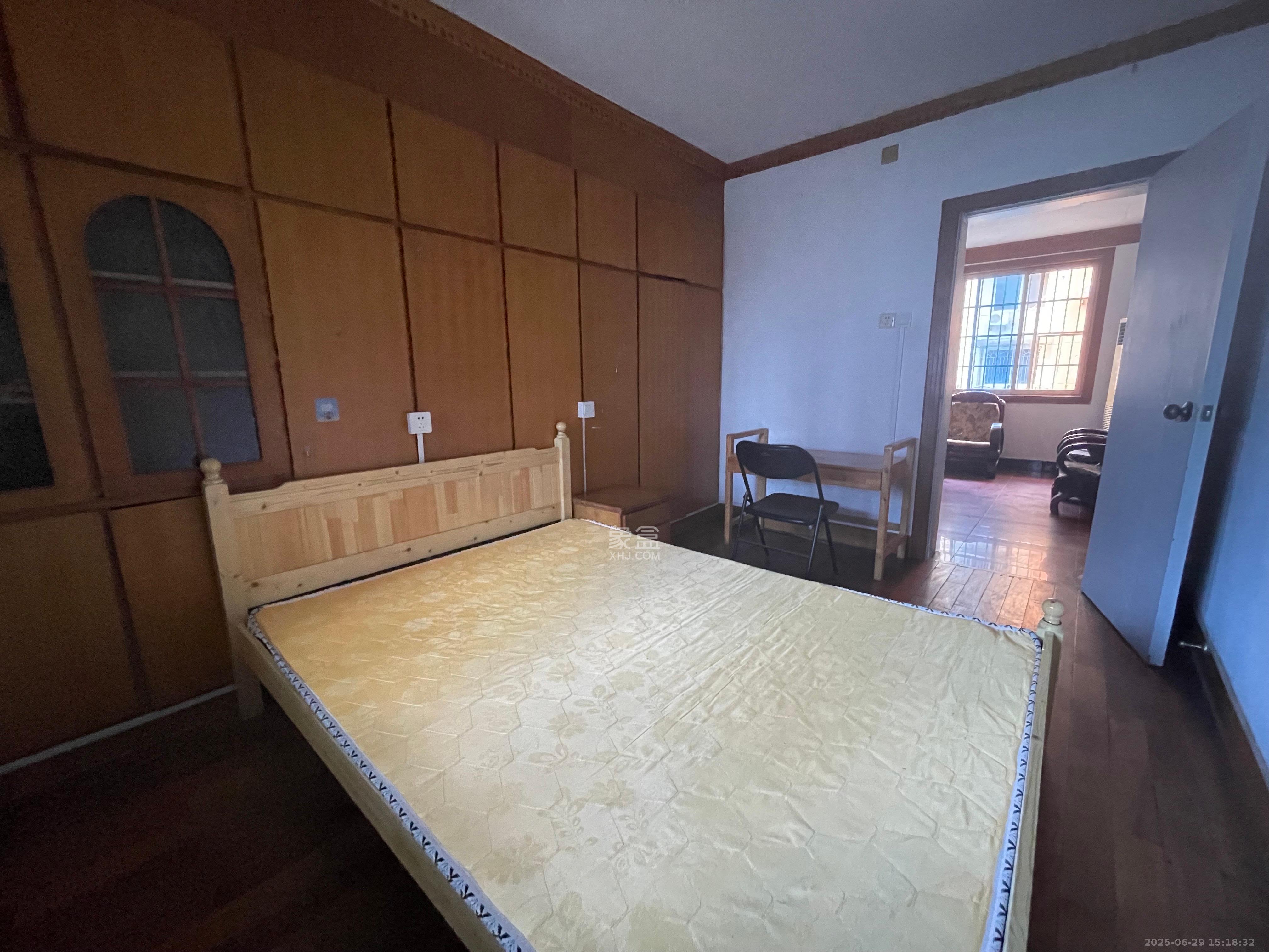 人造板厂宿舍（新河北堤1号）  3室1厅1卫   2400.00元/月室内图