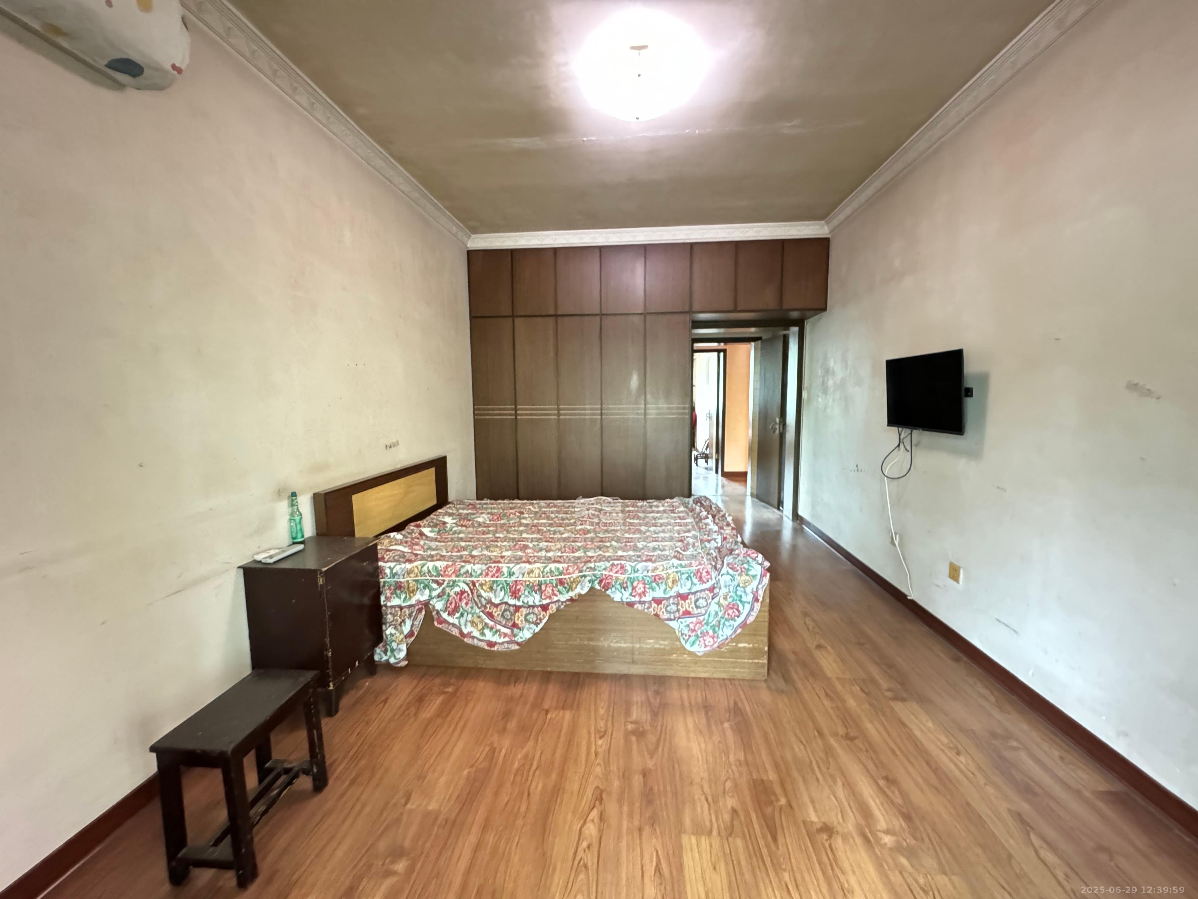石岭小区A区  3室2厅2卫   2400.00元/月室内图