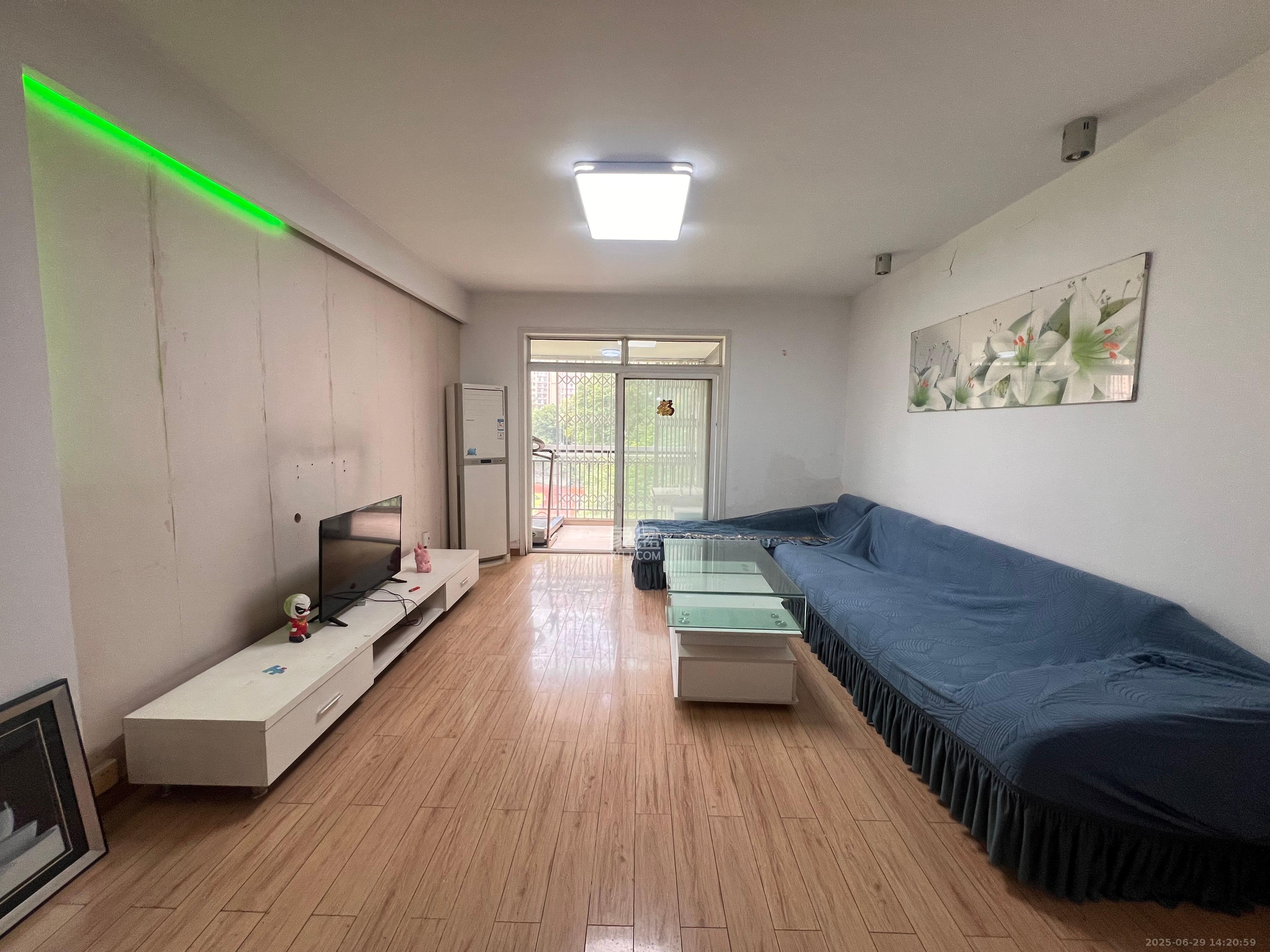 梅苑家园  3室2厅2卫    1800.0元/月 梅苑家园  3室2厅2卫    1800.0元/月室内图