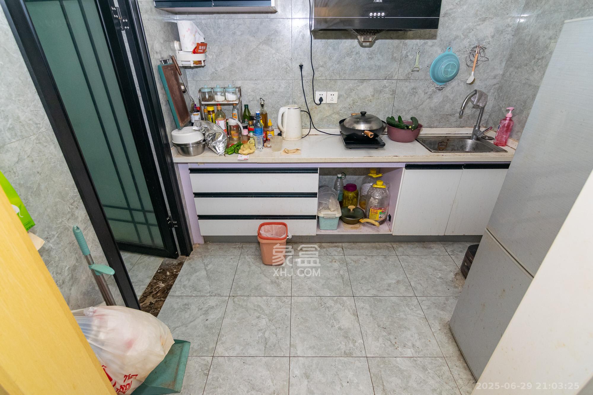 城市时光 1室1厅1卫 20.0万 城市时光 1室1厅1卫 20.0万厨房