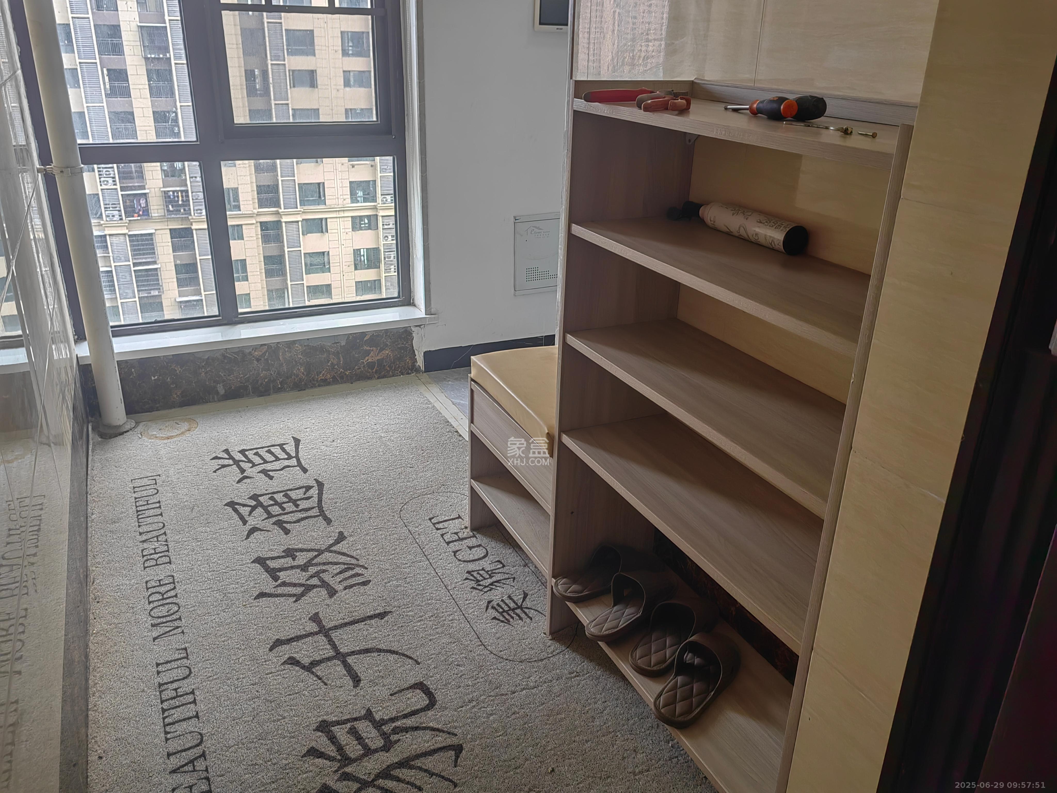 星湖湾二期高层  3室2厅2卫    2500.0元/月室内图