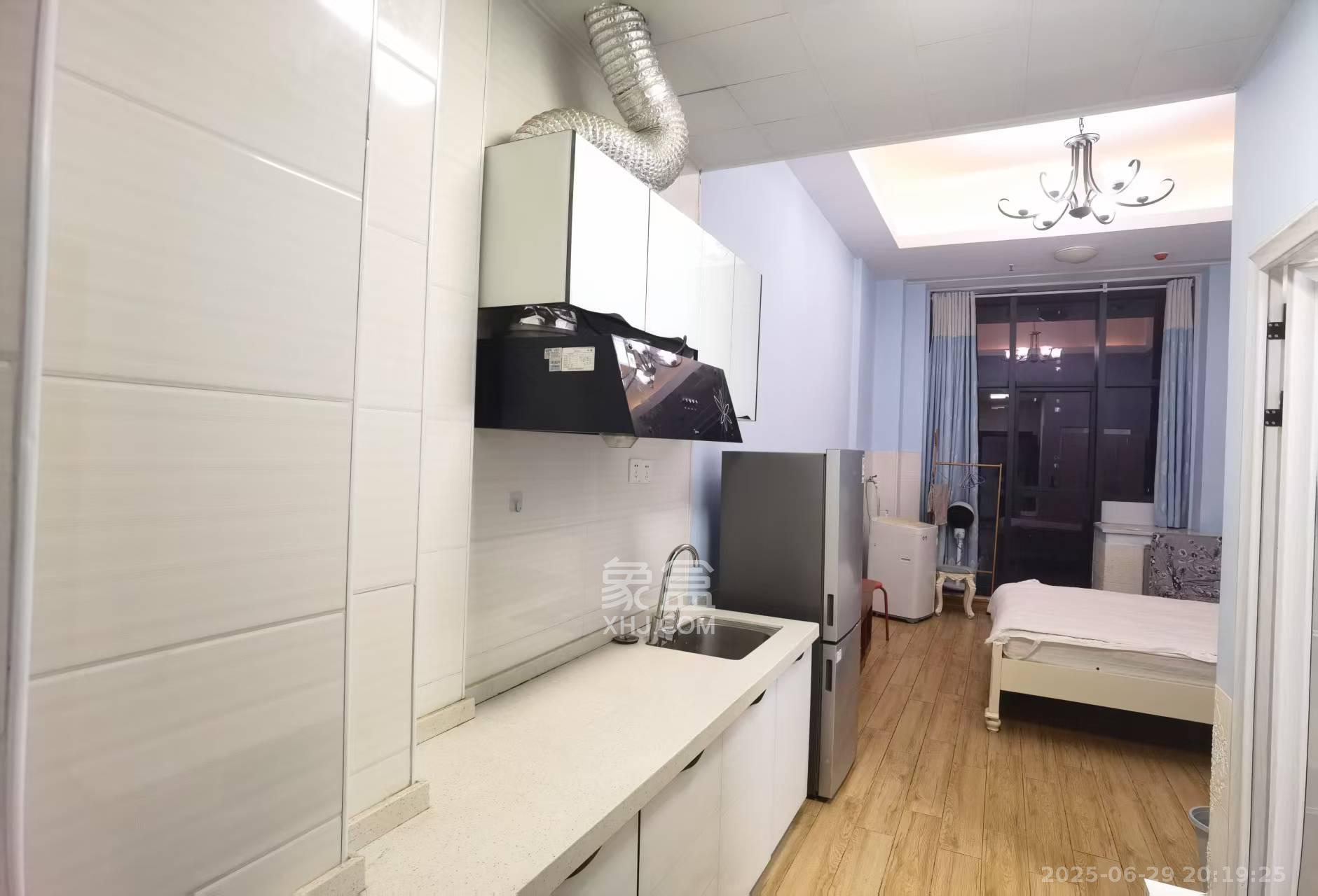 华侨假日中心(晟华苑) 1室0厅0卫 1600.0元/月 华侨假日中心(晟华苑) 1室0厅0卫 1600.0元/月室内图