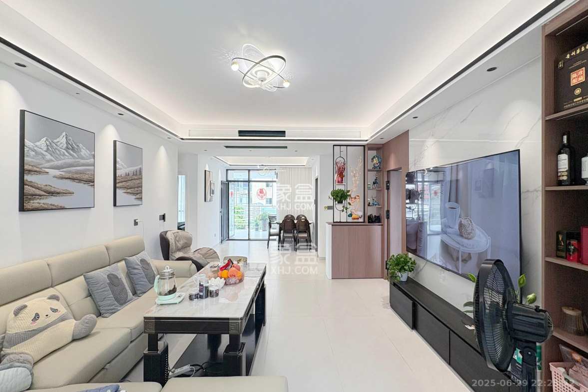 三角花园星城 3室2厅2卫 238.0万 三角花园星城 3室2厅2卫 238.0万客厅