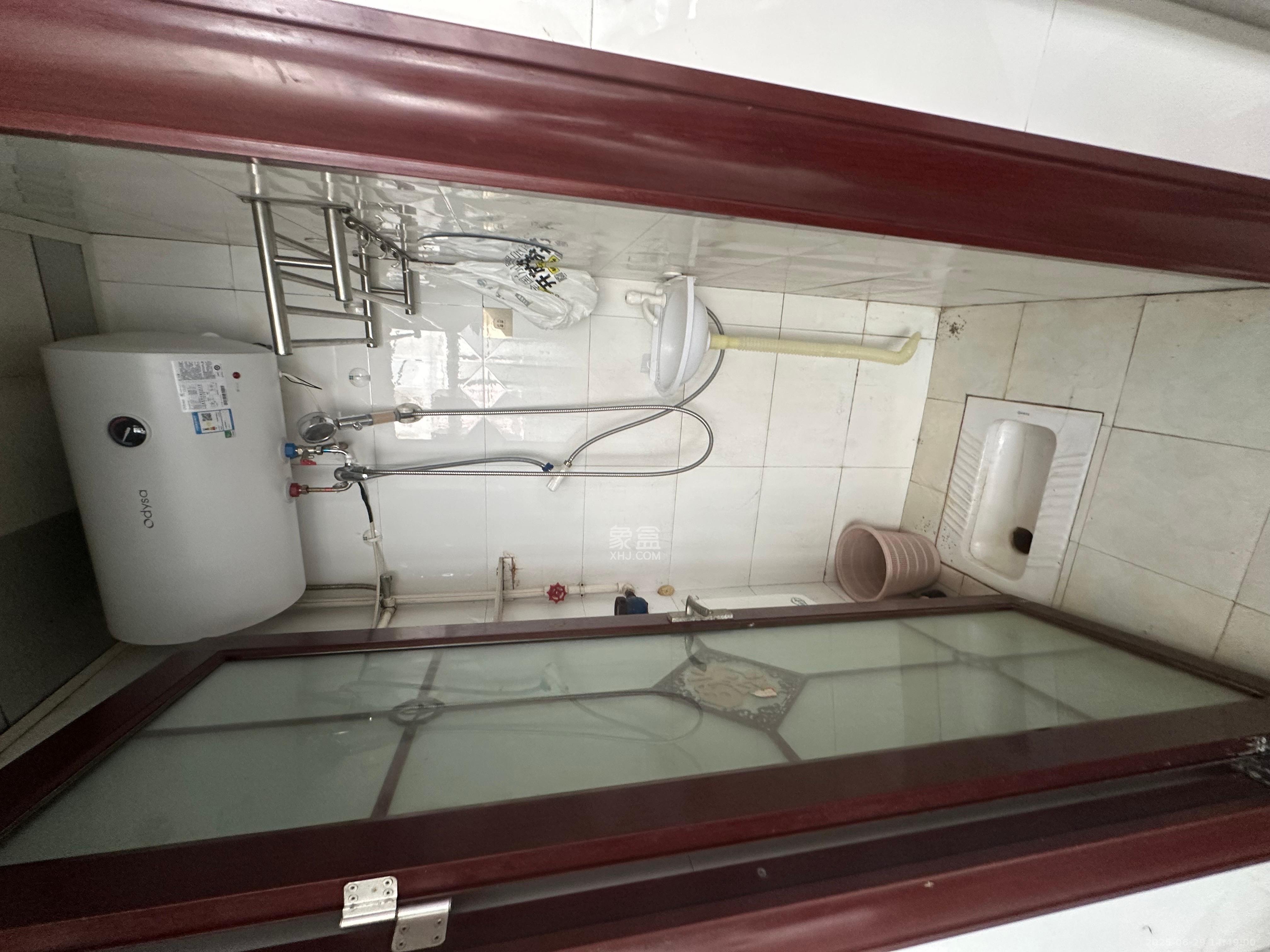 众鑫建材市场（长沙县星沙镇皮具市场）  1室1厅1卫    700.0元/月室内图