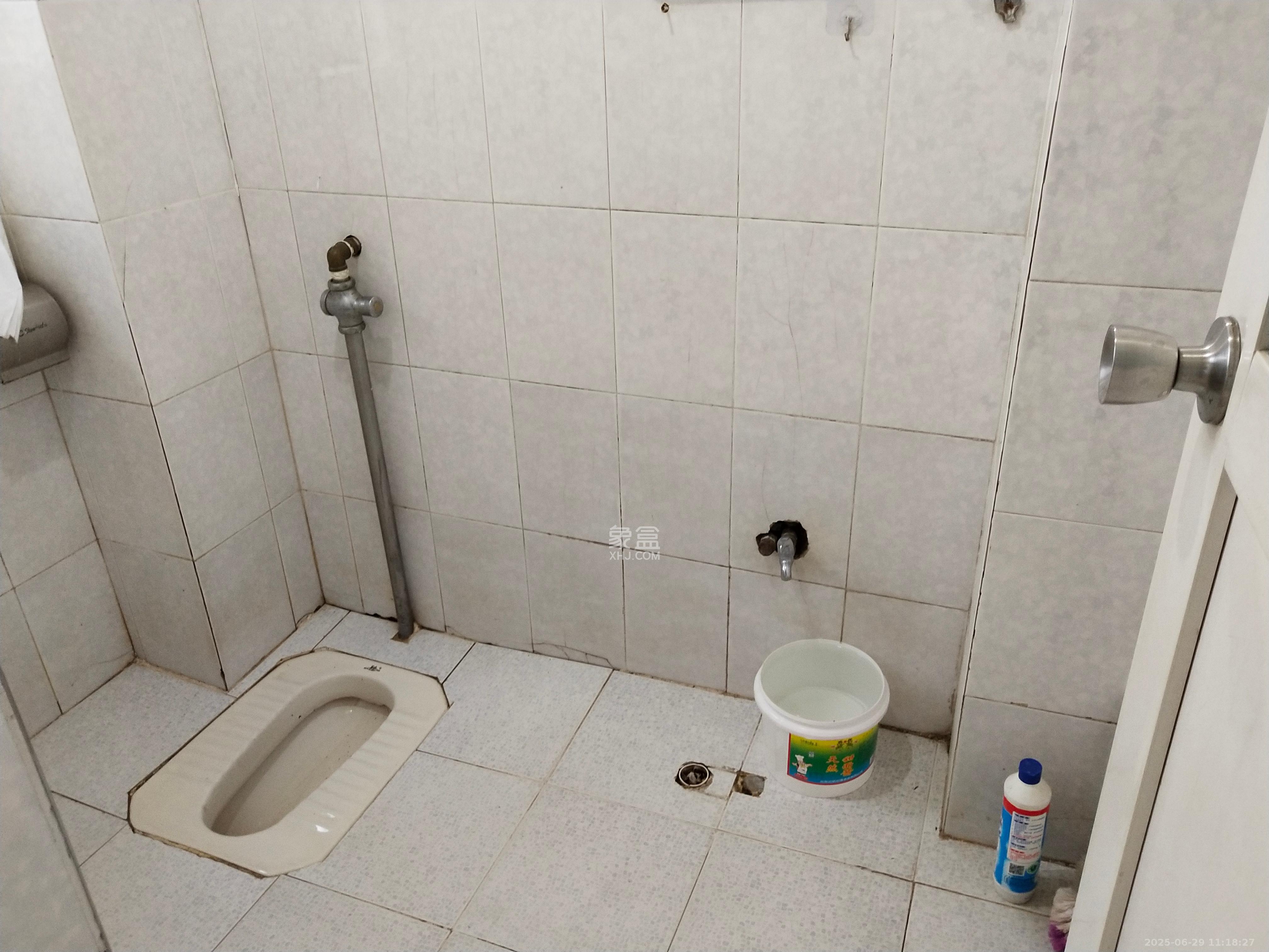 长岭水电八局宿舍  3室2厅1卫    2000.0元/月室内图