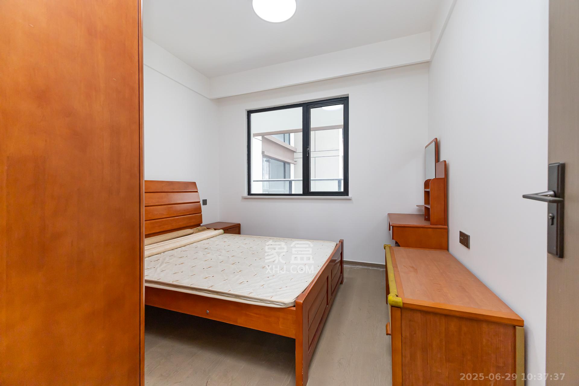 金富湘江悦城 4室2厅2卫 140.0万 金富湘江悦城 4室2厅2卫 140.0万卧室