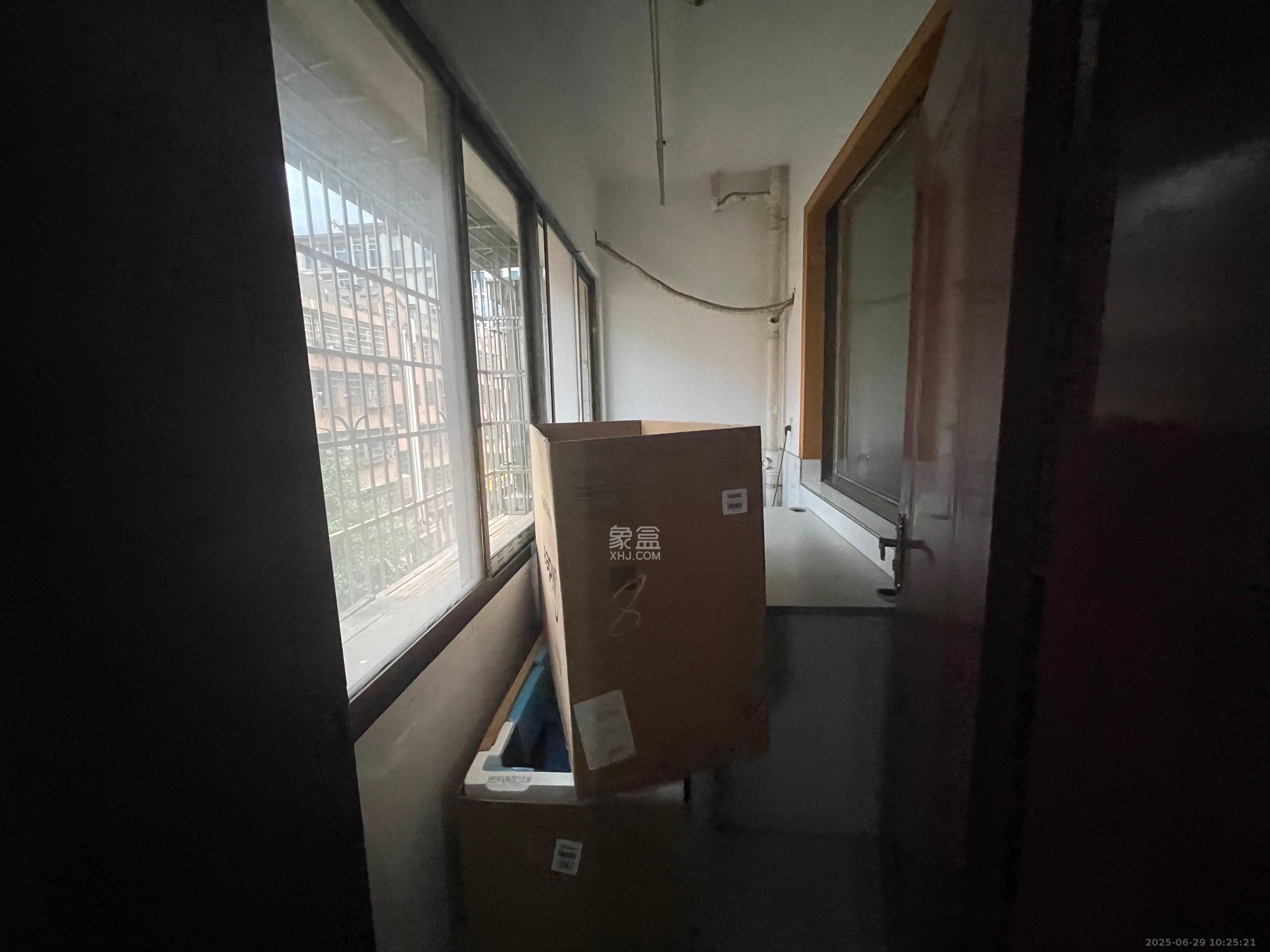 新路小区  3室2厅1卫    1800.0元/月室内图