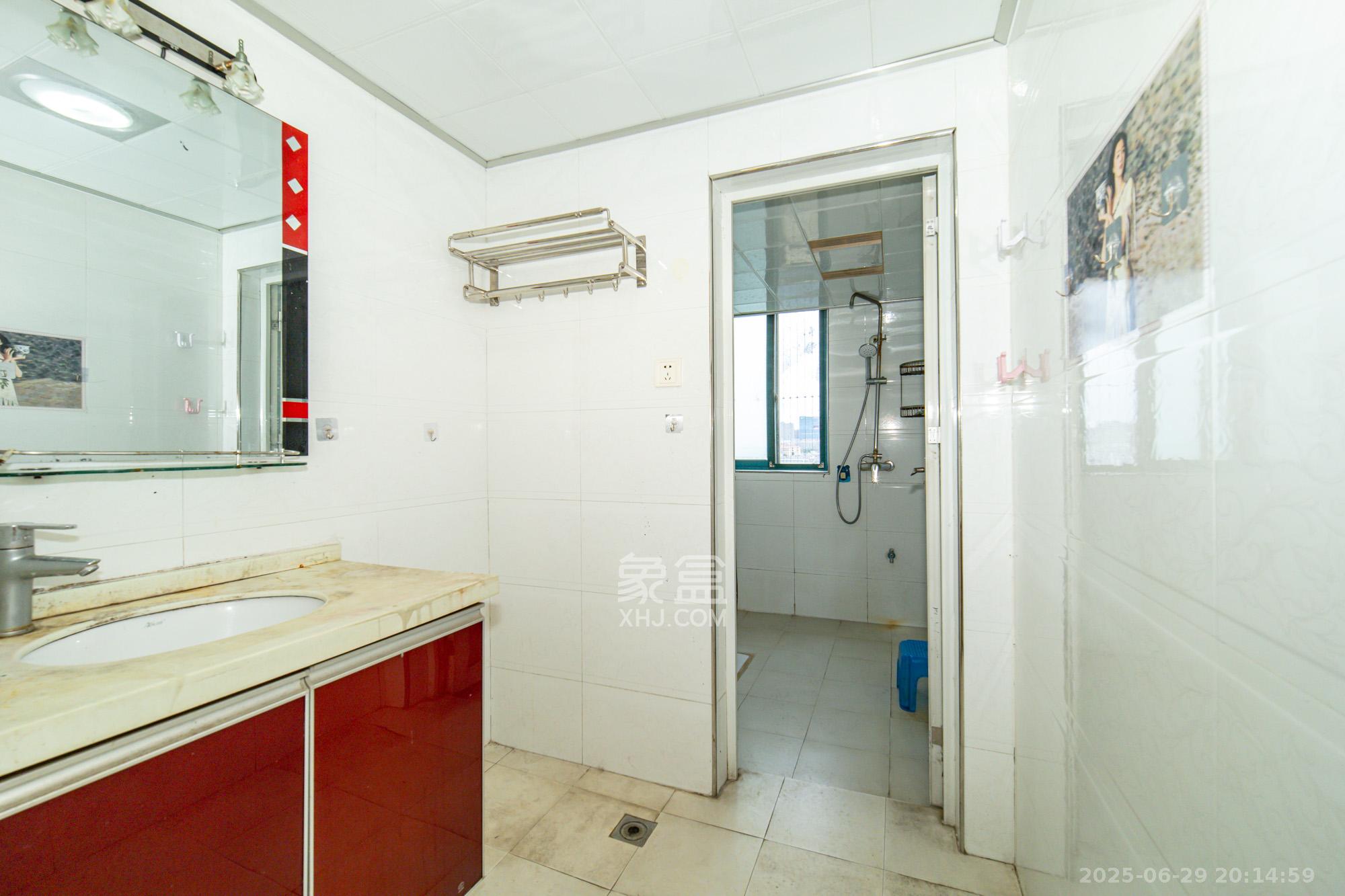 蝴蝶谷 3室2厅1卫 58.8万 蝴蝶谷 3室2厅1卫 58.8万卫生间