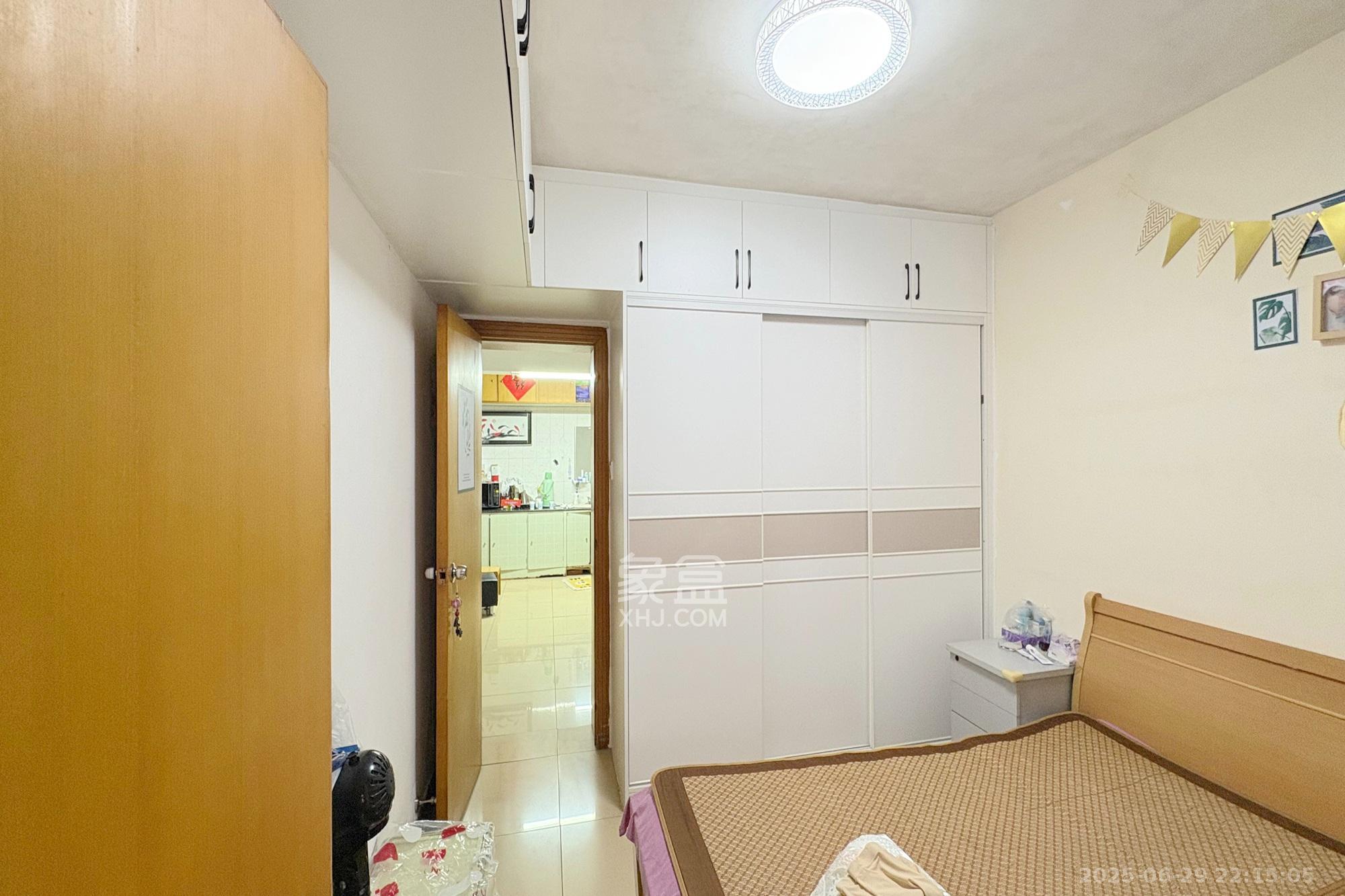 西长街散盘  2室2厅1卫   50.00万卧室
