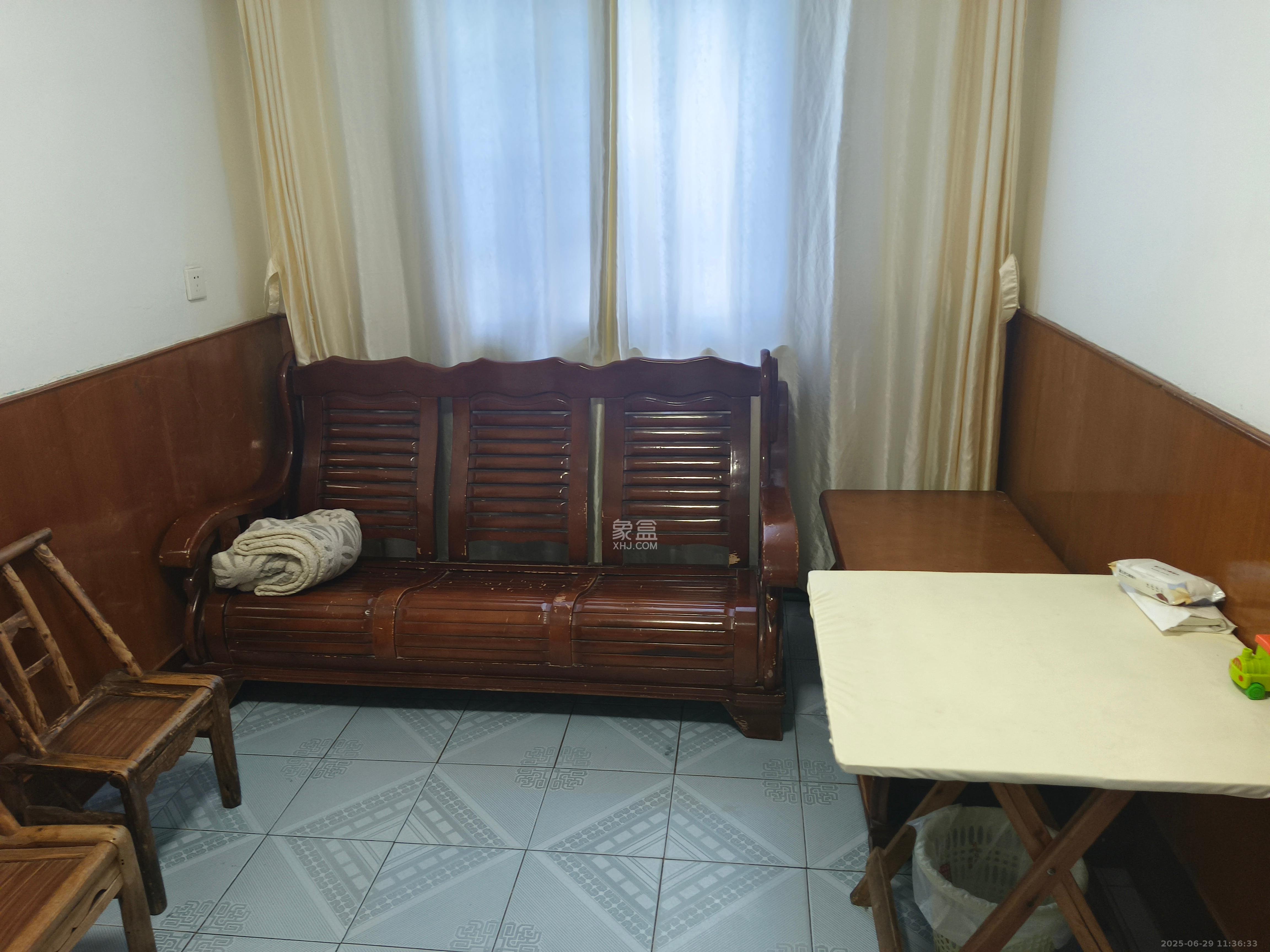 梨子山小区 3室1厅1卫 2200.0元/月 梨子山小区 3室1厅1卫 2200.0元/月室内图