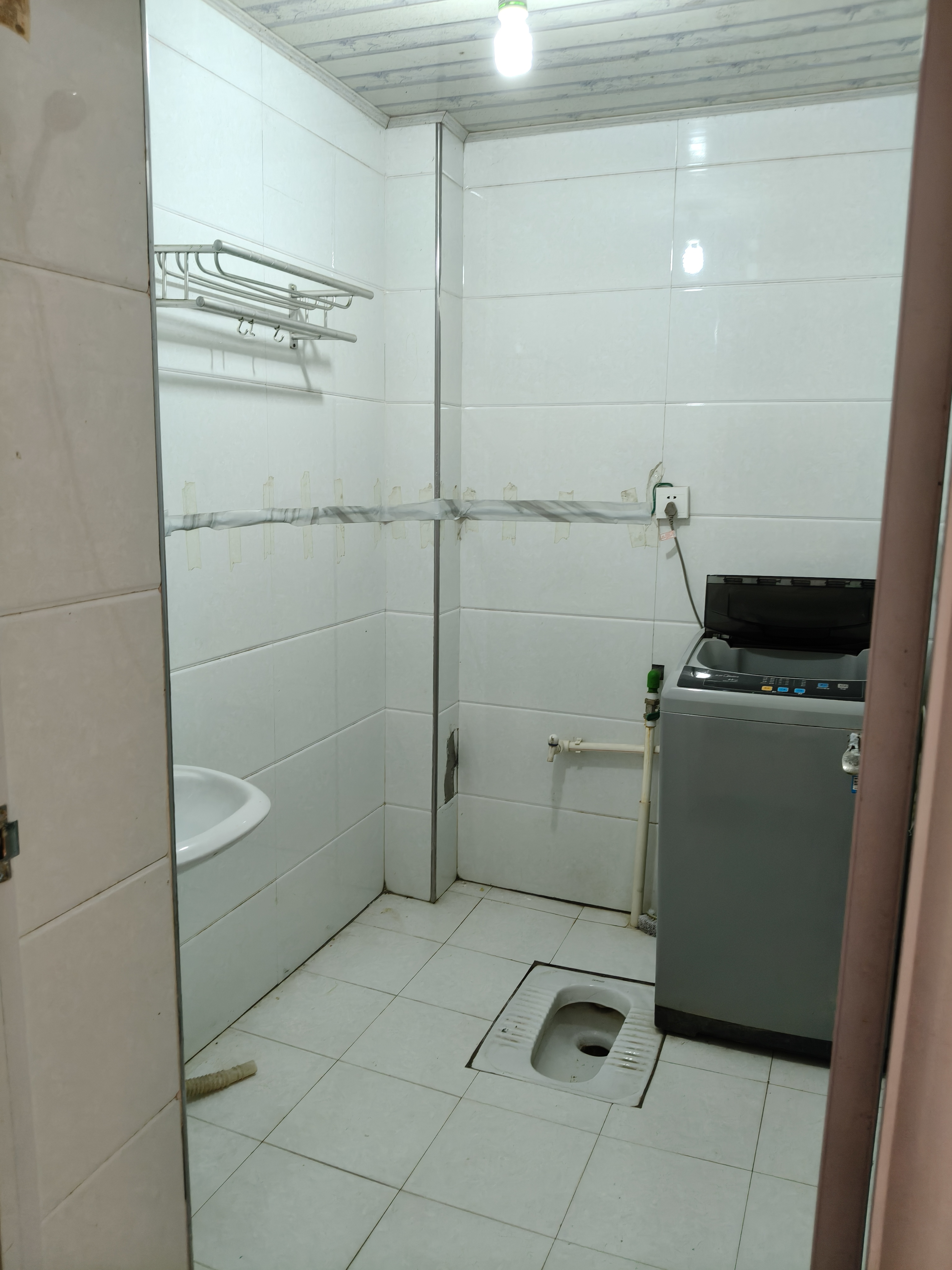 羊舞岭小区 1室1厅1卫 500.0元/月 羊舞岭小区 1室1厅1卫 500.0元/月室内图