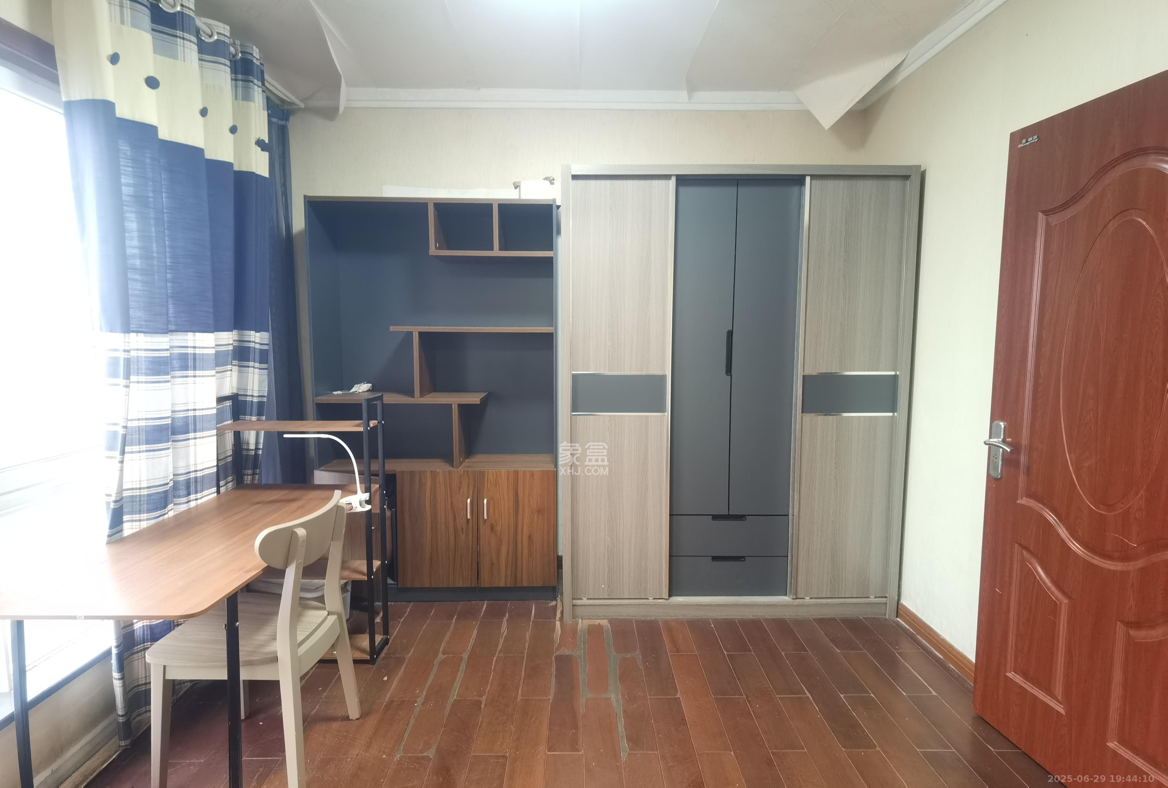 晶华美地  2室1厅1卫   1400.00元/月室内图