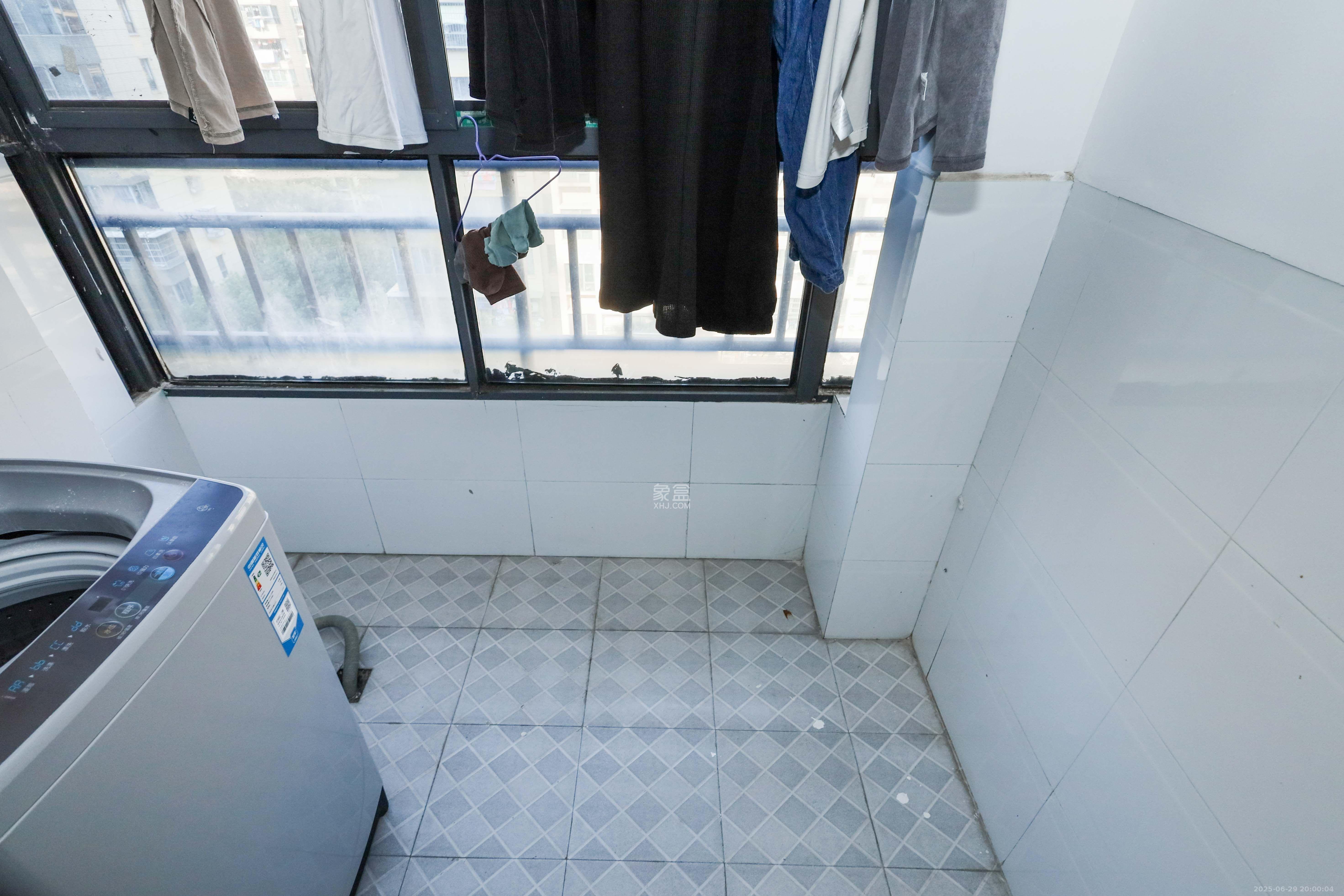 保利麓谷林语A区  3室2厅1卫   2300.00元/月室内图