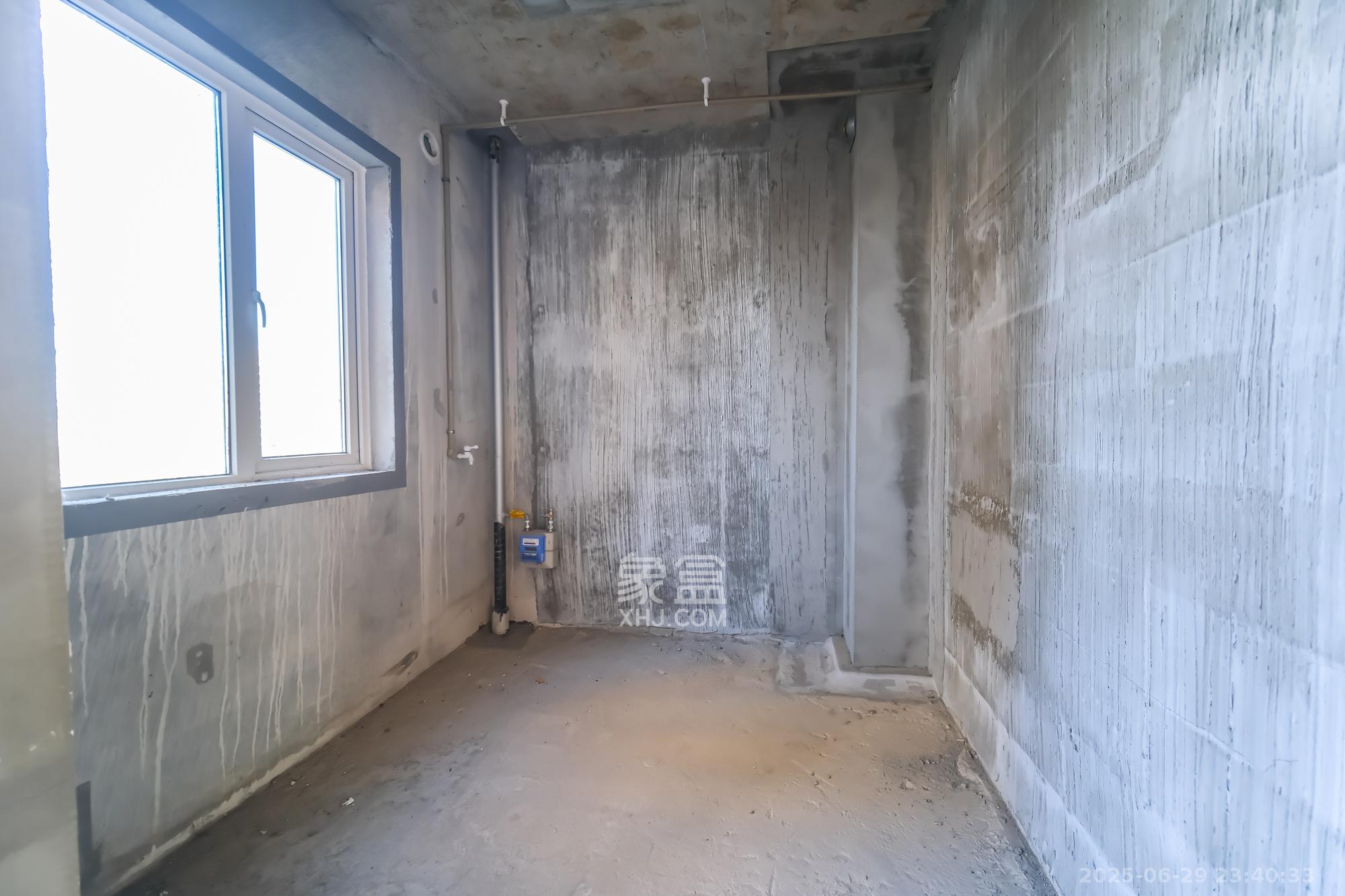 保利香槟国际  4室2厅2卫    105.0万厨房