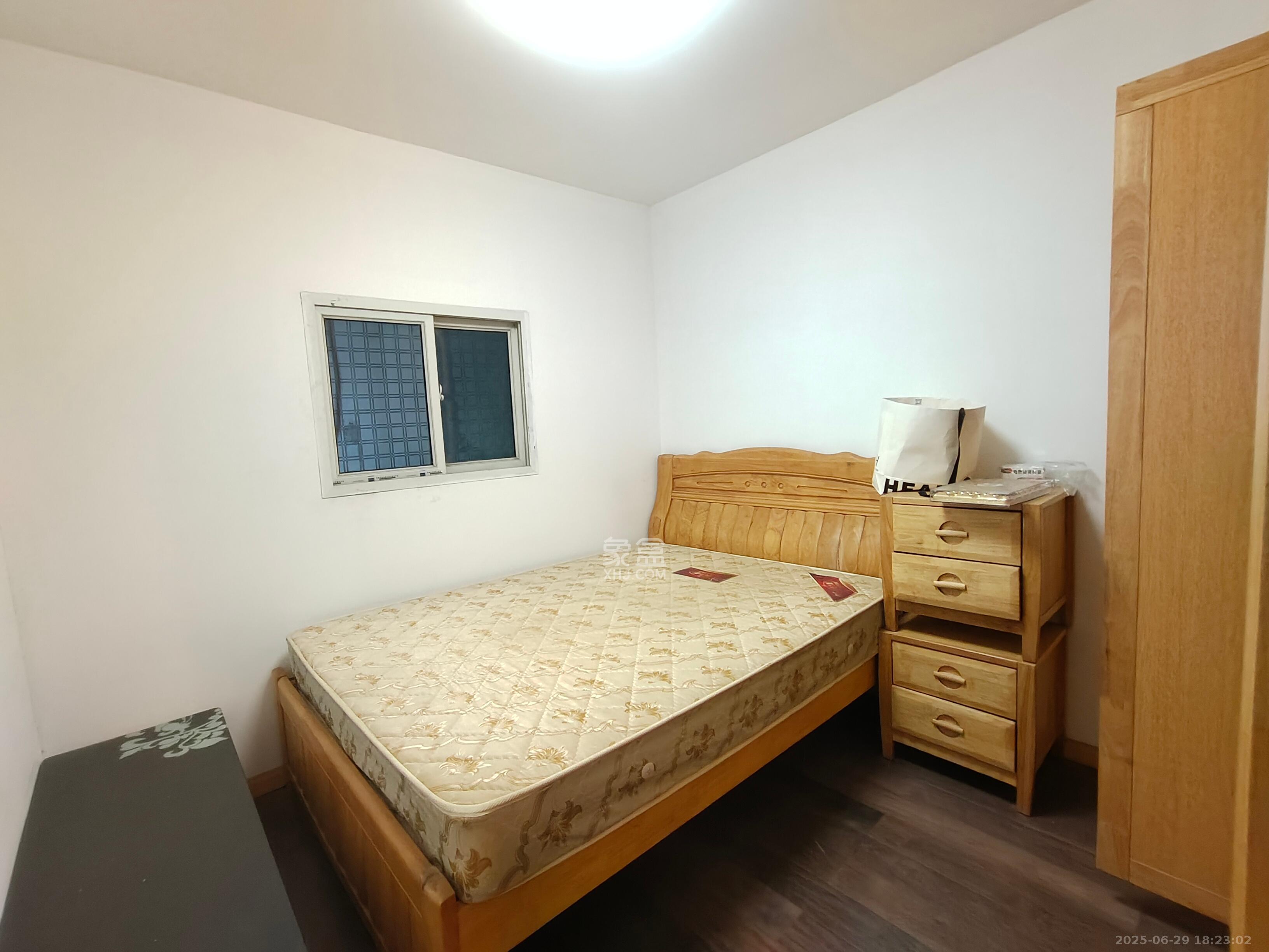 融圣国际 2室1厅1卫 2400.0元/月 融圣国际 2室1厅1卫 2400.0元/月室内图