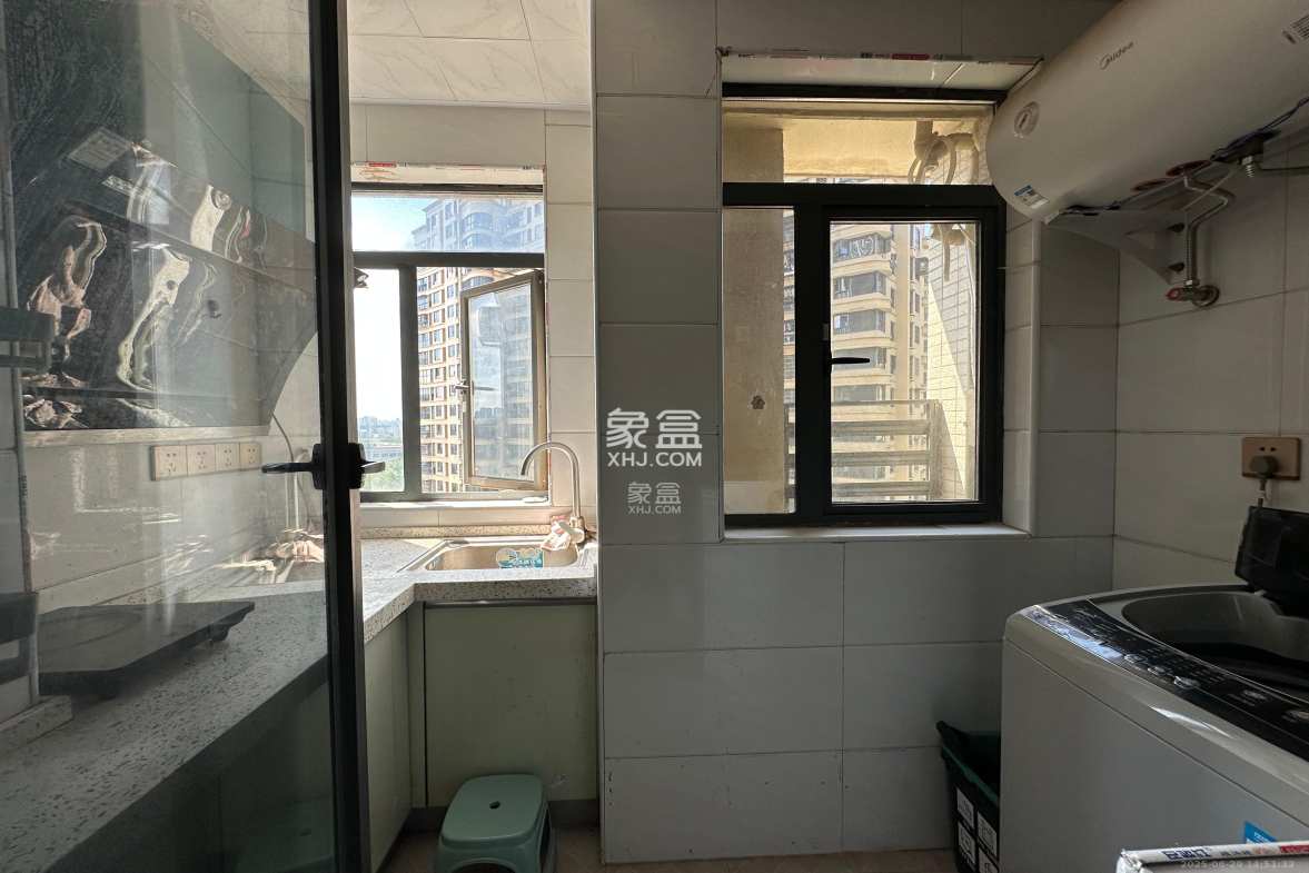 保利麓谷林语I区 1室1厅1卫 1100.0元/月 保利麓谷林语I区 1室1厅1卫 1100.0元/月室内图