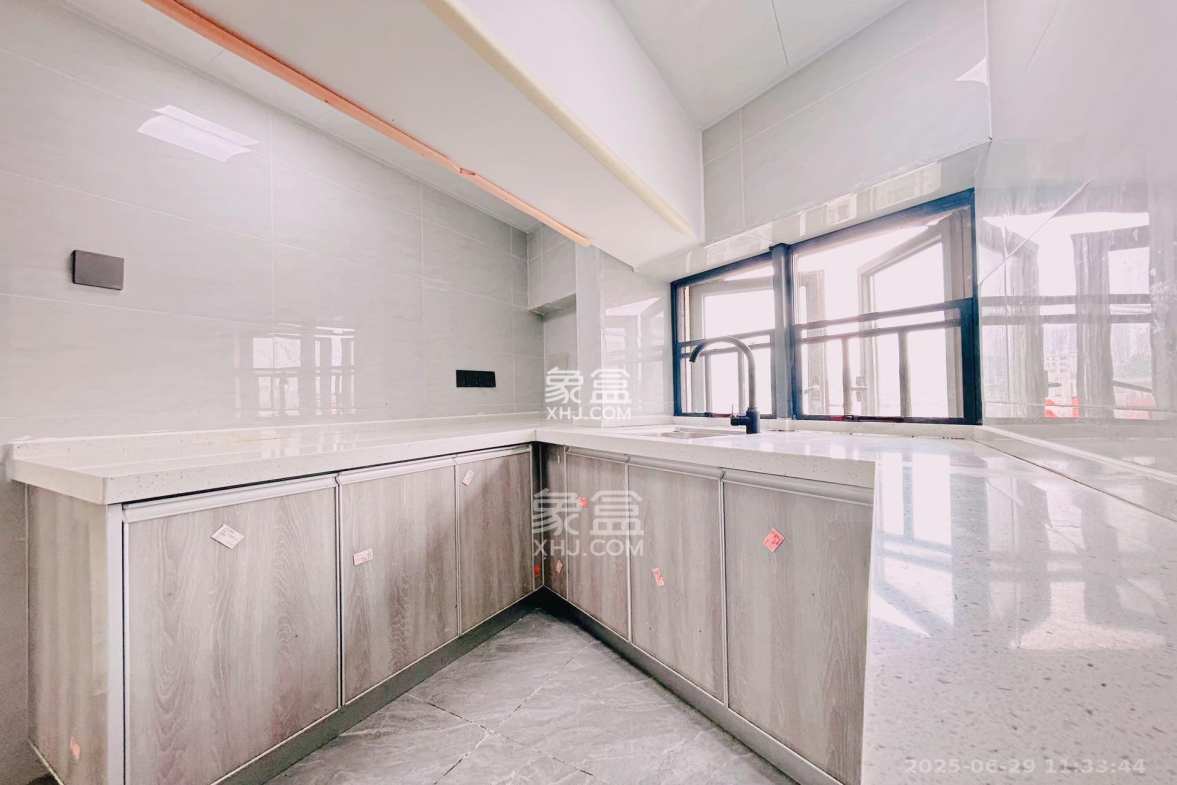 荣盛花语书苑  2室1厅1卫    1950.0元/月 荣盛花语书苑  2室1厅1卫    1950.0元/月室内图