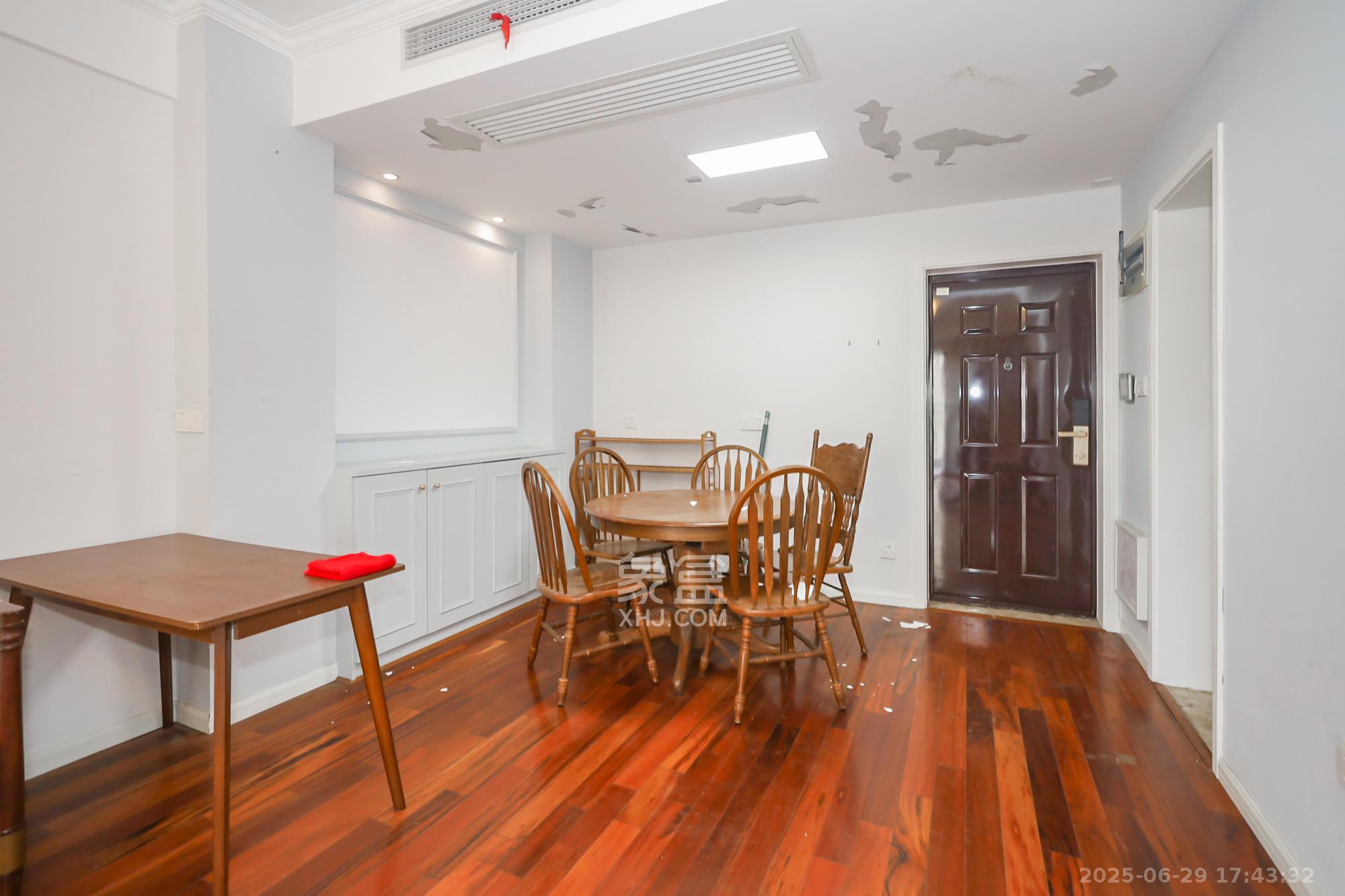 保利西海岸B区  3室2厅2卫    180.0万 保利西海岸B区  3室2厅2卫    180.0万其他