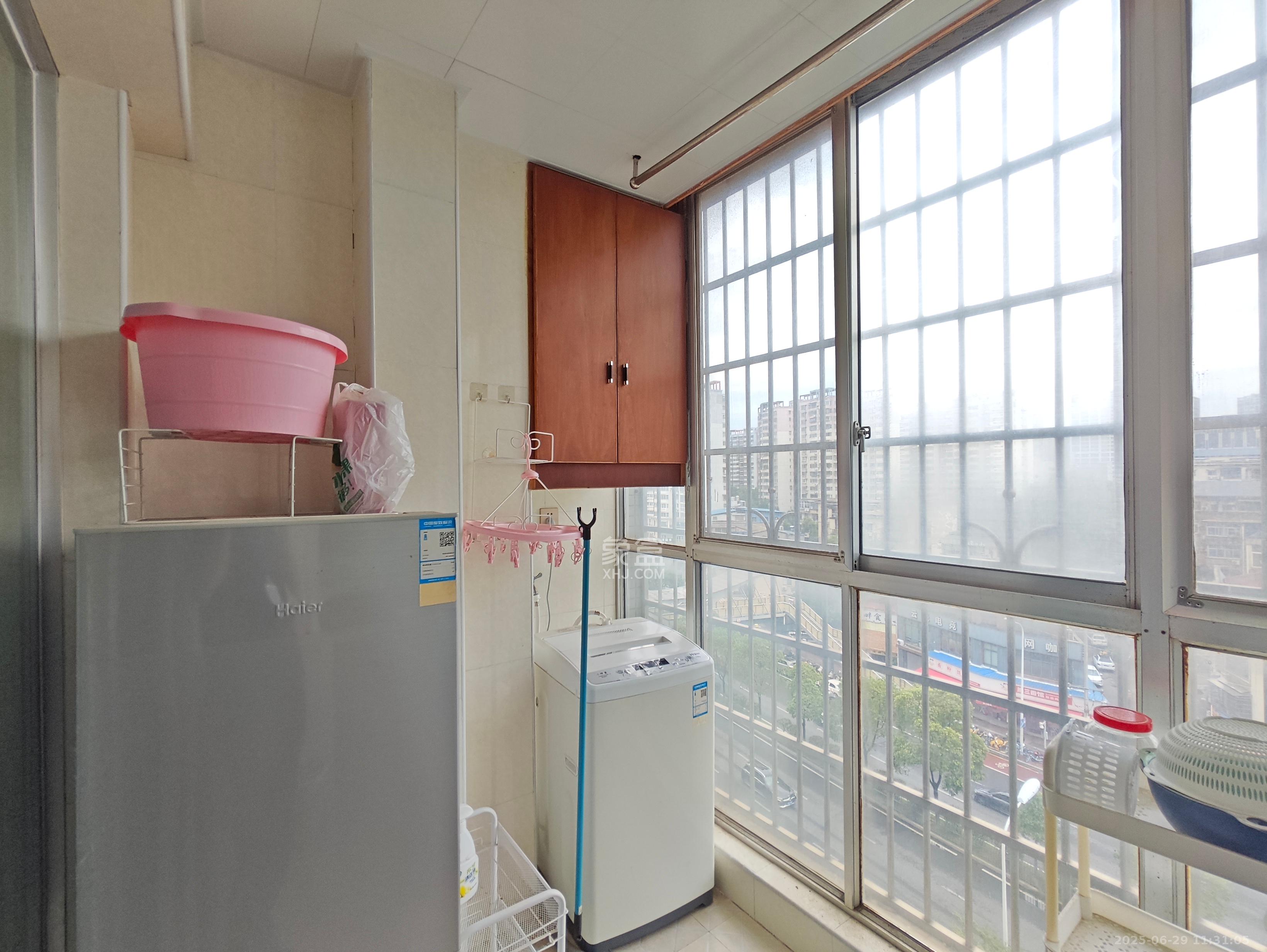 观湖公寓  1室1厅1卫    1700.0元/月室内图