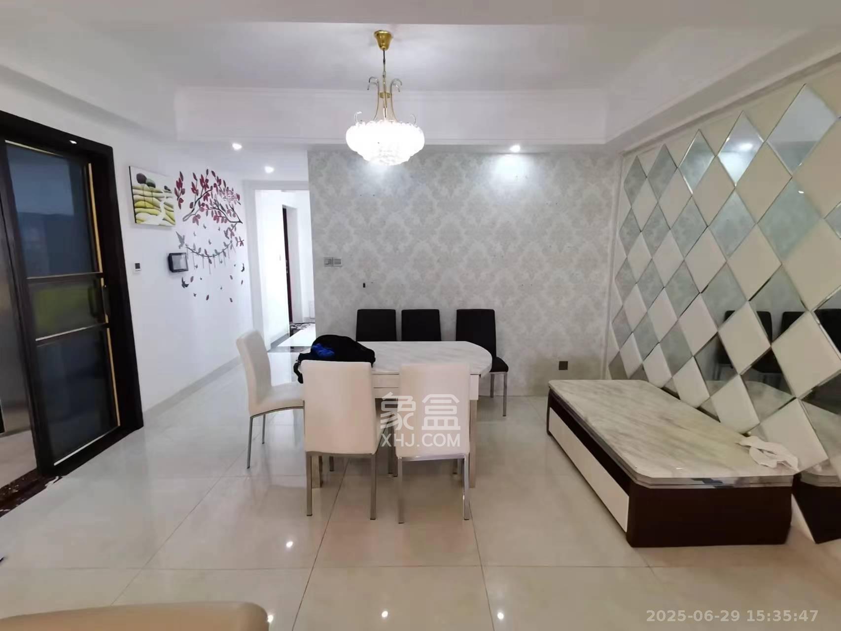 红橡华园(菲莎公馆)  4室2厅2卫    3200.0元/月 红橡华园(菲莎公馆)  4室2厅2卫    3200.0元/月室内图