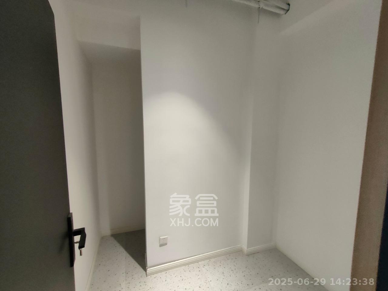 藏珑湖上国际花园  8室2厅3卫   14000.00元/月室内图