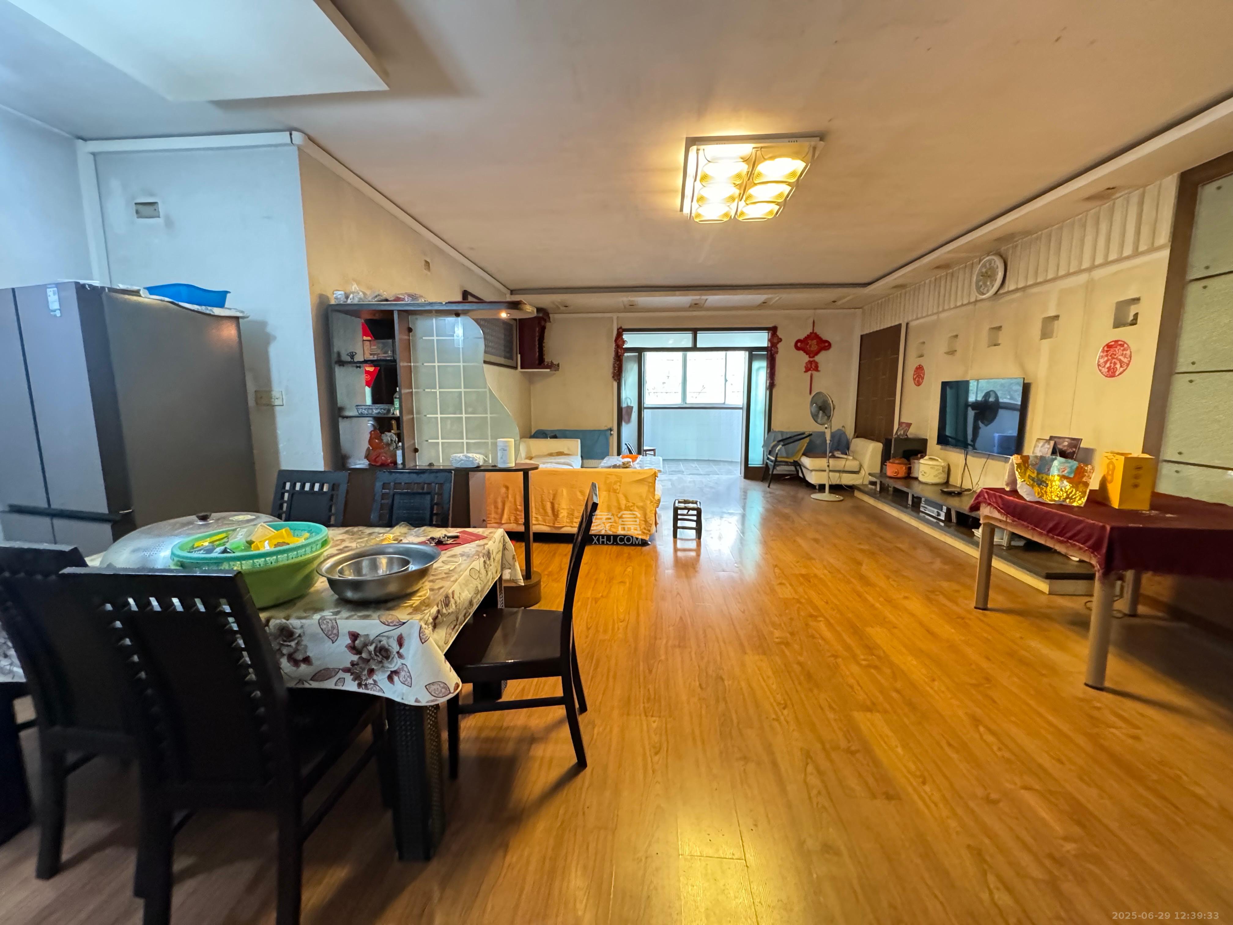 石岭小区A区  3室2厅2卫   2400.00元/月室内图