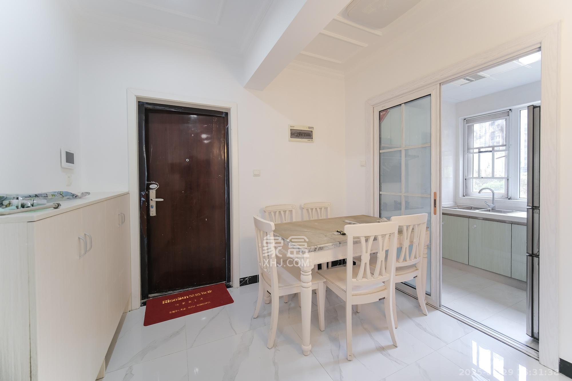 荣盛花语城  3室2厅1卫    52.0万 荣盛花语城  3室2厅1卫    52.0万客厅