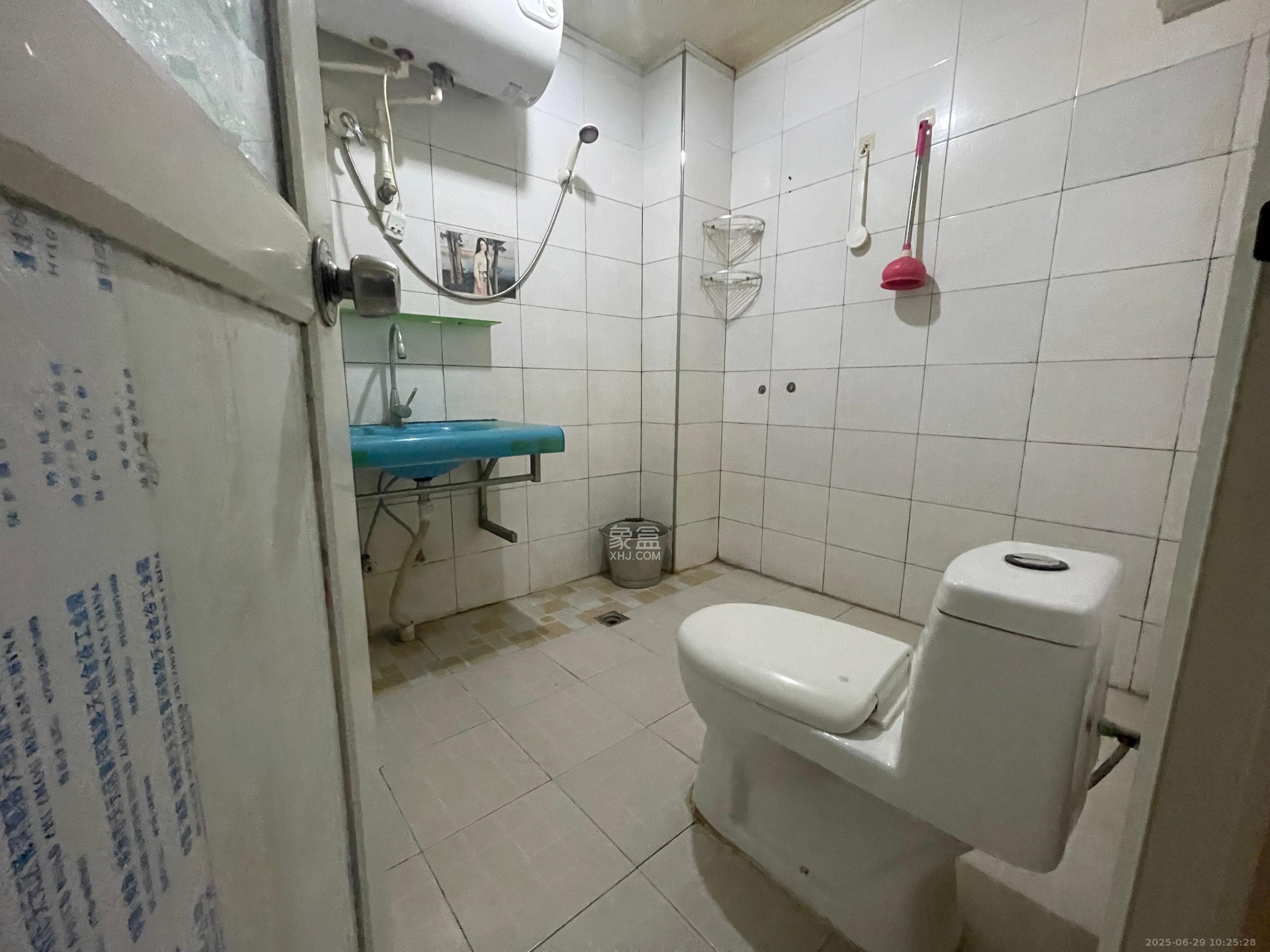 新路小区  3室2厅1卫    1800.0元/月室内图