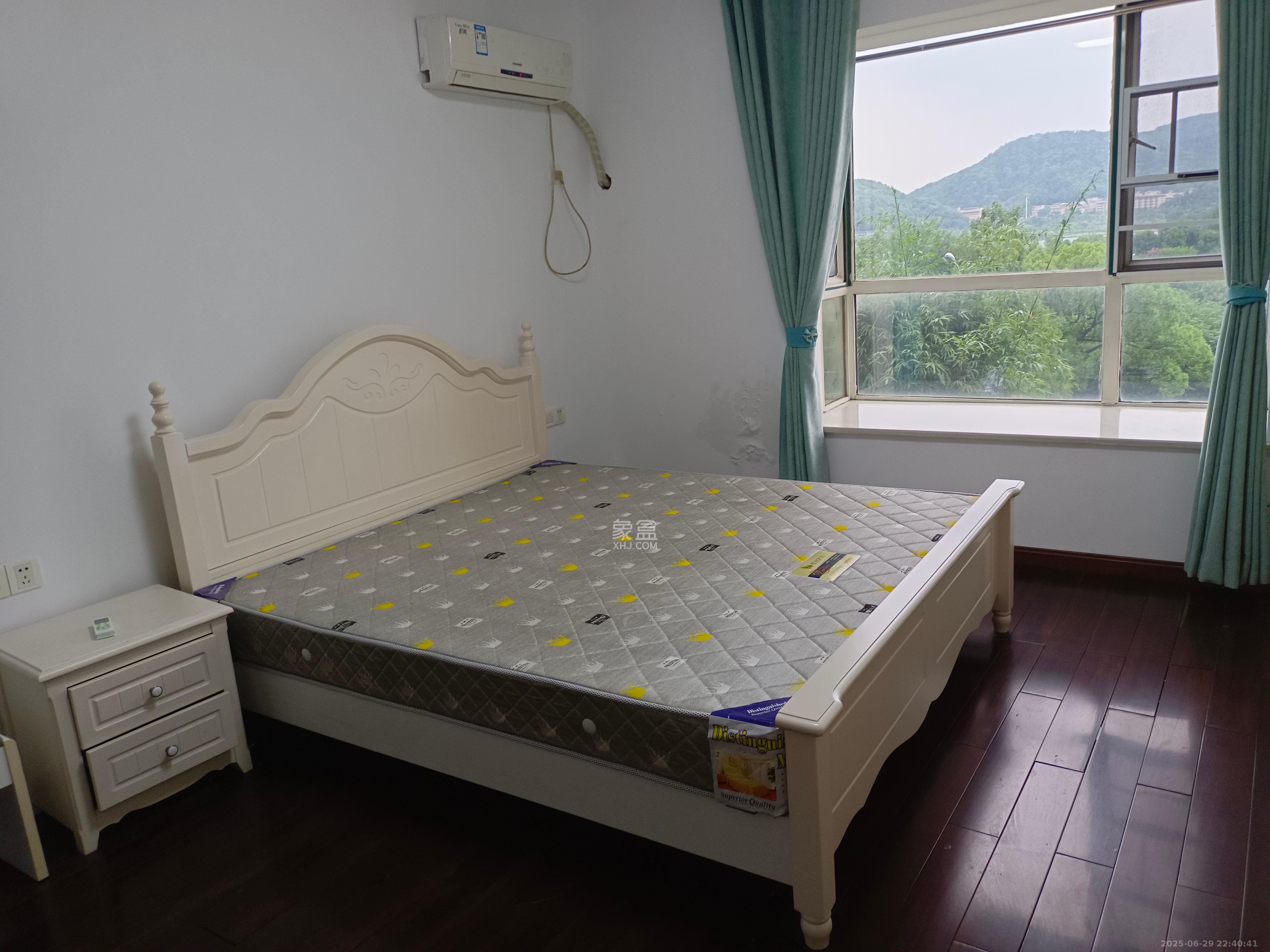 西湖丽景  3室2厅2卫   2900.00元/月室内图