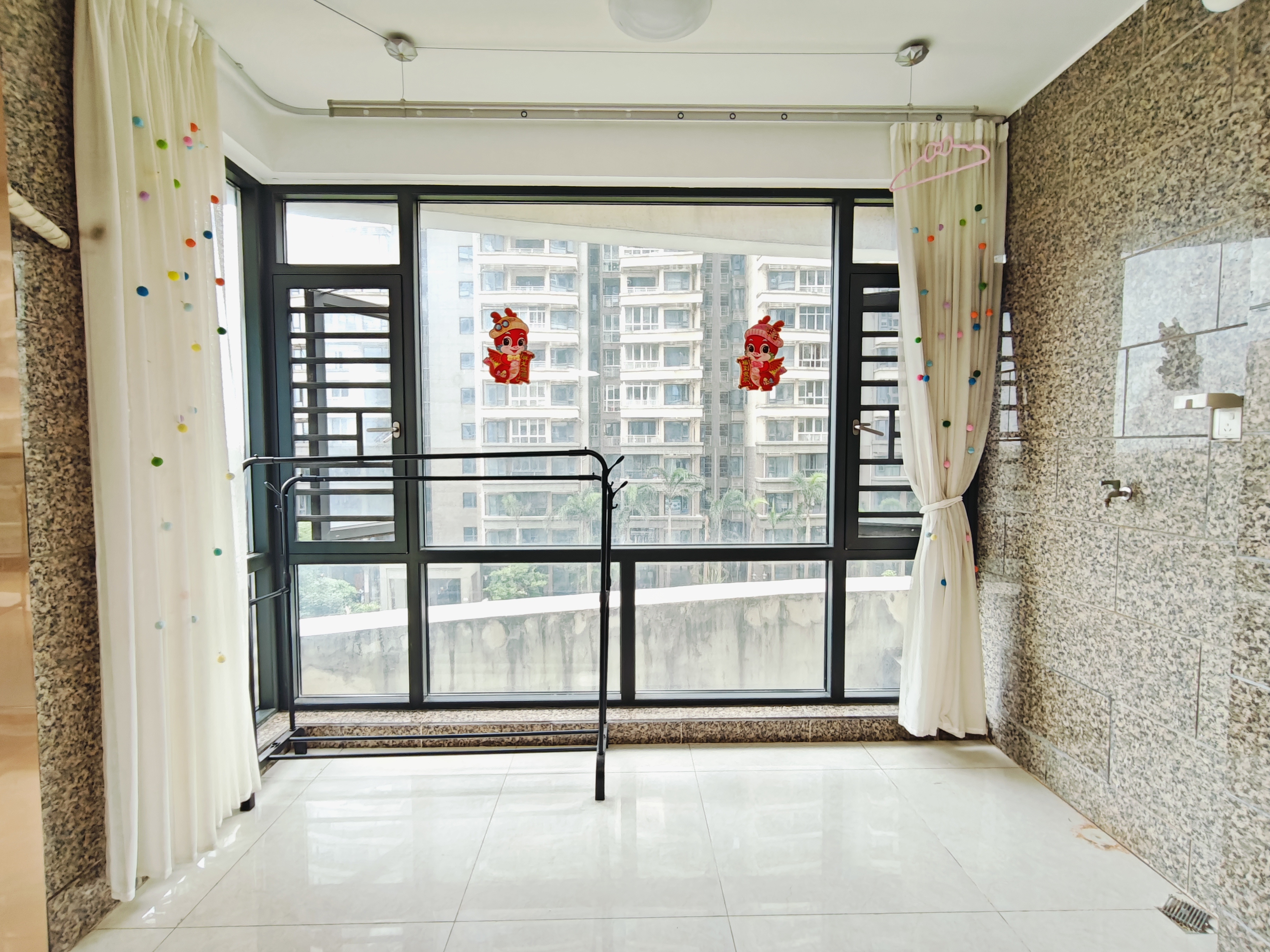 恒大海口文化旅游城 3室2厅2卫 2550.0元/月 恒大海口文化旅游城 3室2厅2卫 2550.0元/月室内图