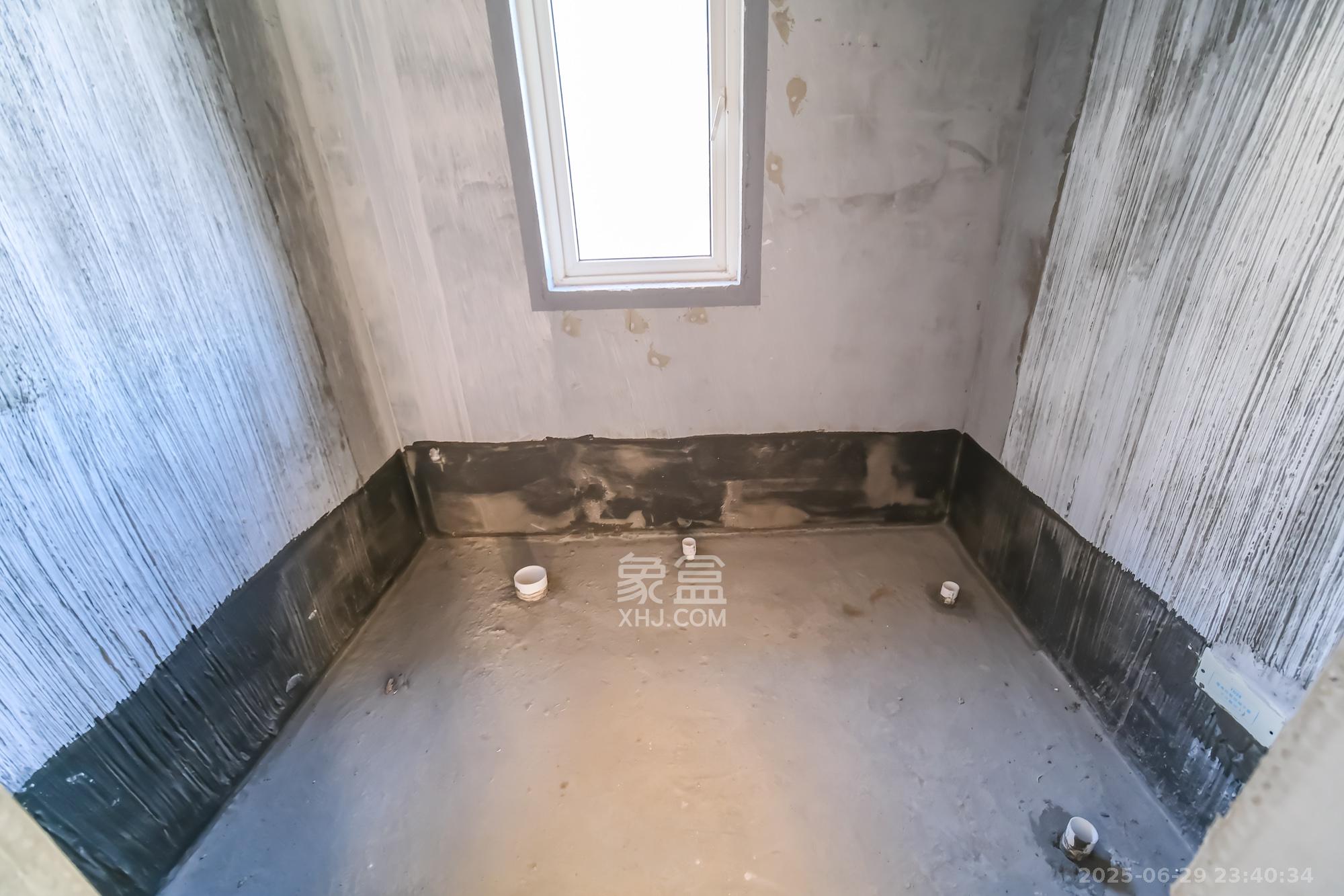 保利香槟国际  4室2厅2卫    105.0万卫生间