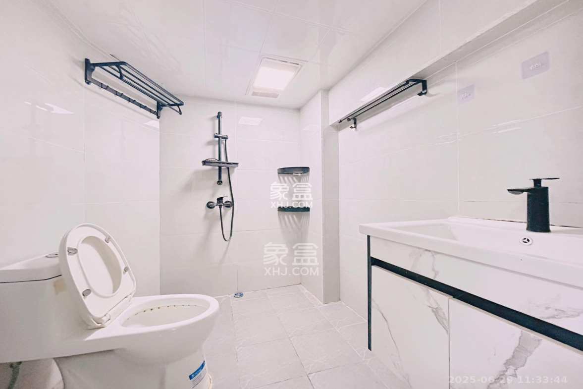 荣盛花语书苑  2室1厅1卫    1950.0元/月 荣盛花语书苑  2室1厅1卫    1950.0元/月室内图