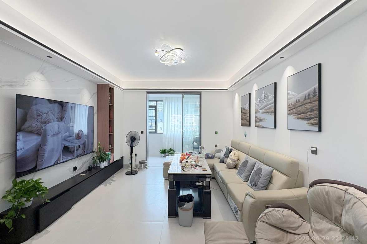 三角花园星城 3室2厅2卫 238.0万 三角花园星城 3室2厅2卫 238.0万客厅