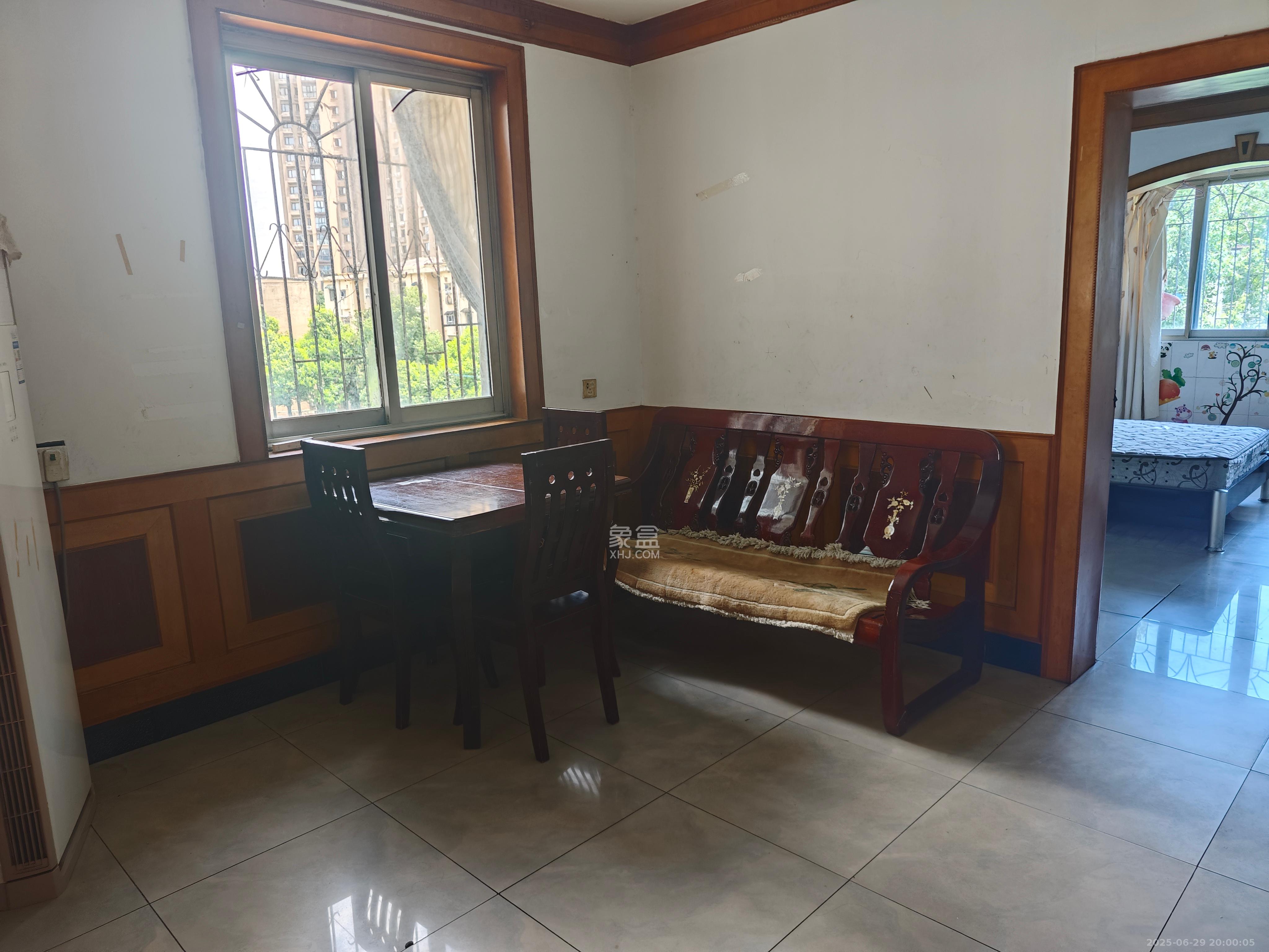 兴通园公寓  2室2厅1卫    1300.0元/月 兴通园公寓  2室2厅1卫    1300.0元/月室内图