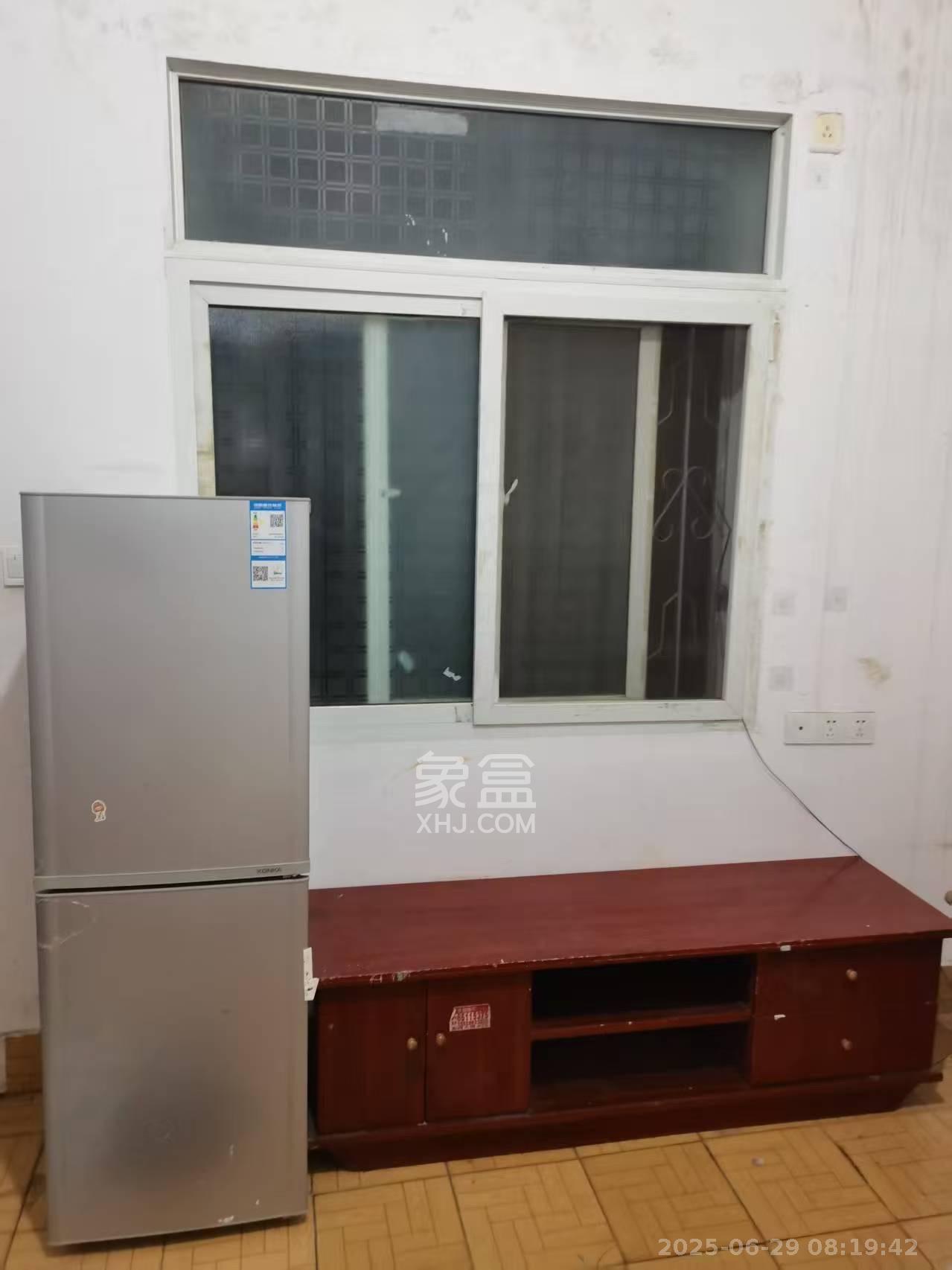 火把山小区 2室1厅1卫 800.0元/月 火把山小区 2室1厅1卫 800.0元/月室内图